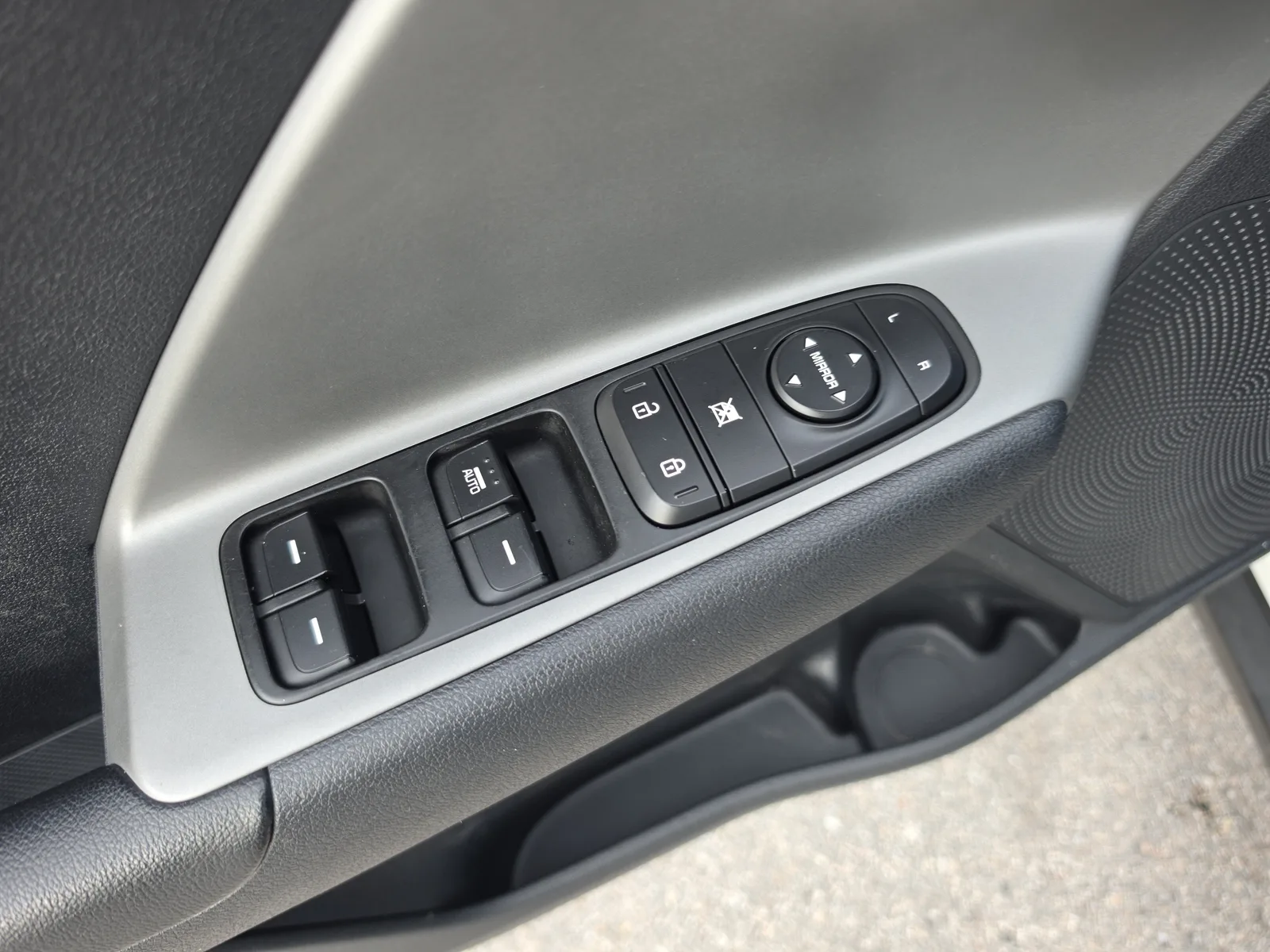 2017 Kia Niro LX photo 20
