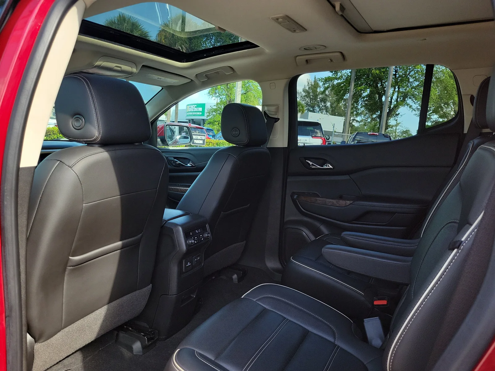 2020 GMC Acadia Denali photo 15