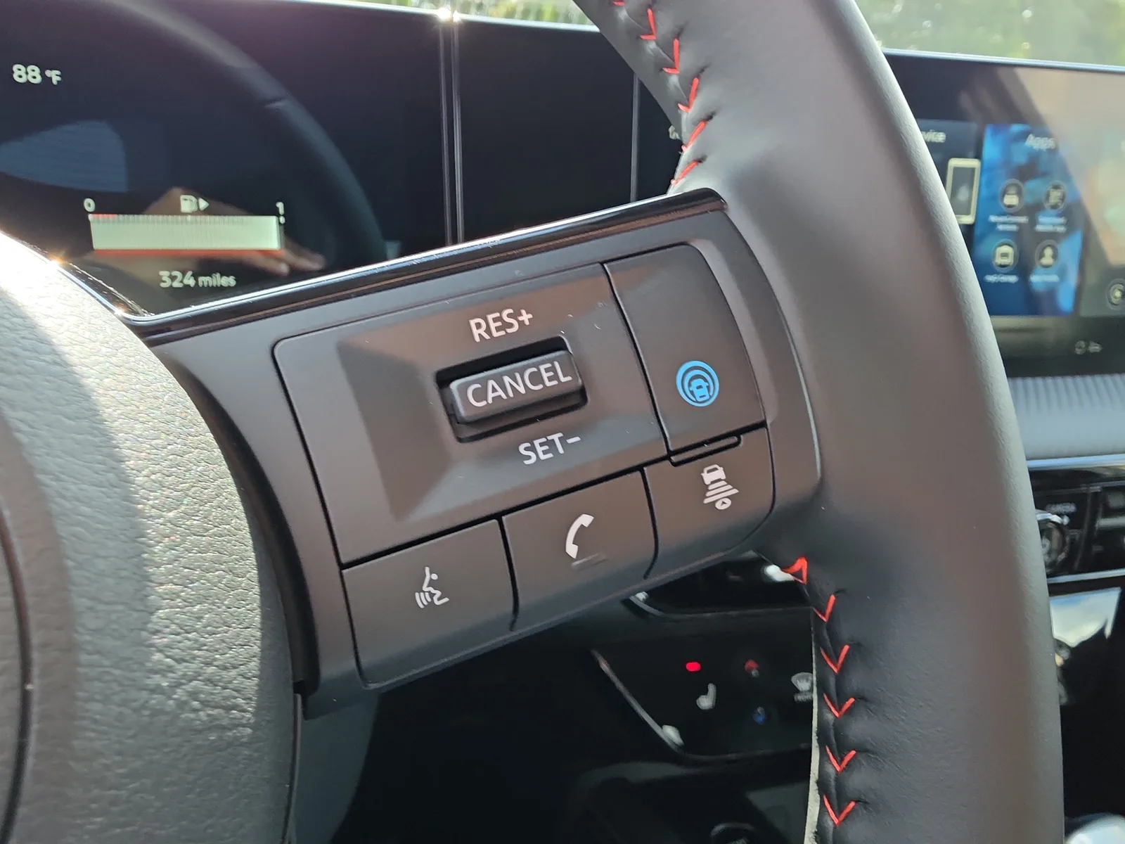 2026 Nissan Kicks SR 4WD photo 15