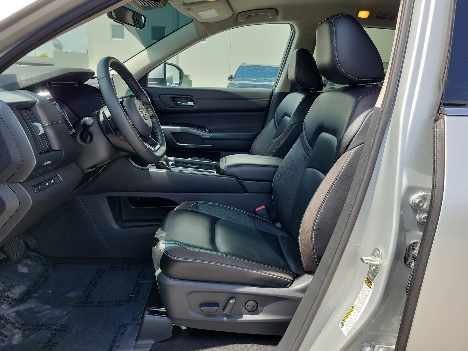 2024 Nissan Pathfinder SL photo 19