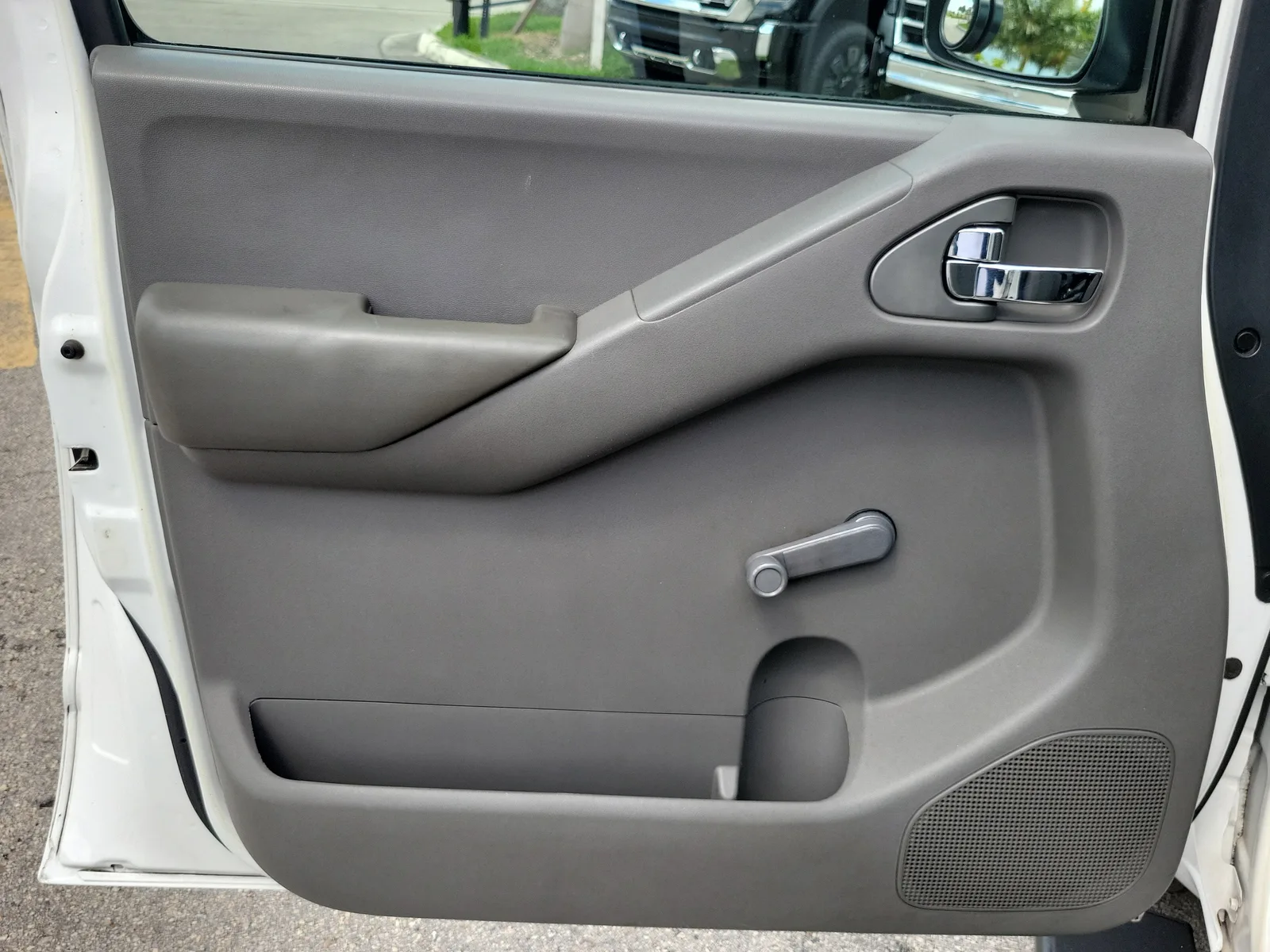2012 Nissan Frontier S photo 18