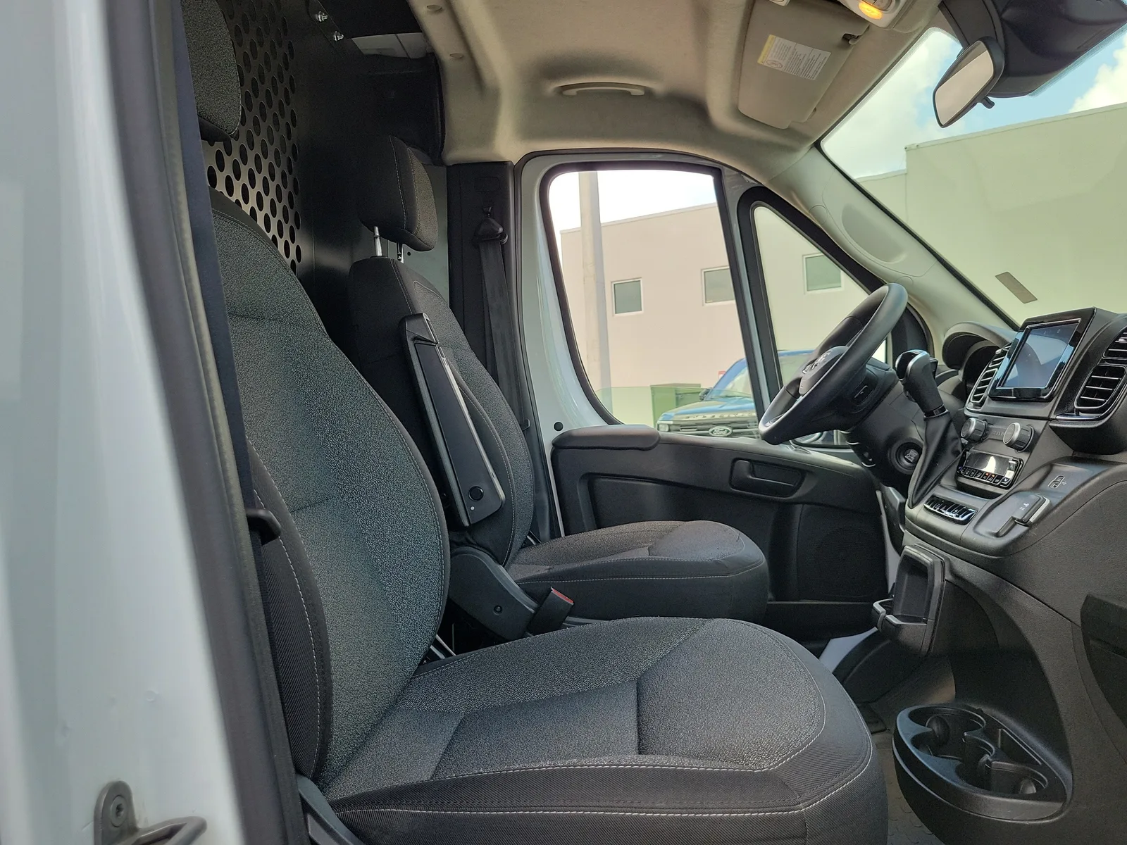 2025 RAM ProMaster Cargo Van Tradesman photo 16