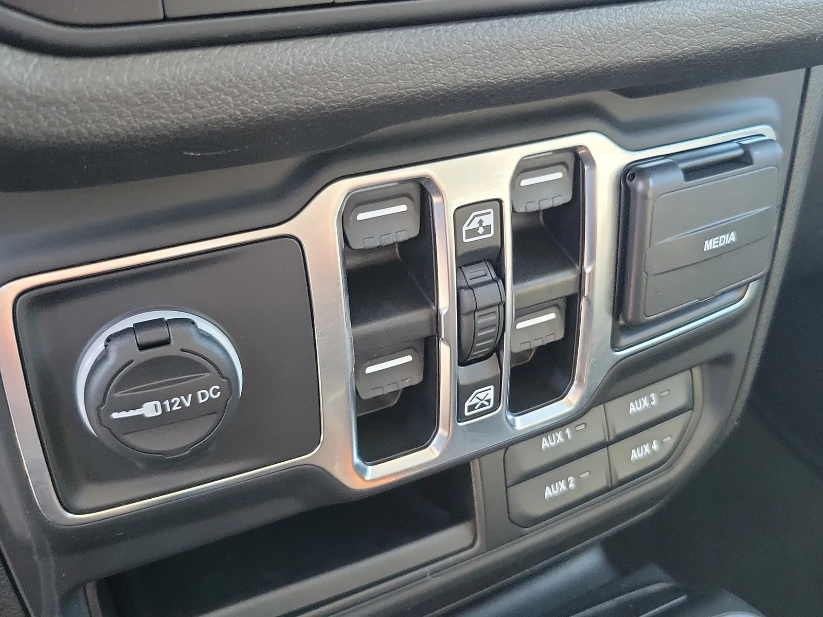 2024 Jeep Wrangler Sport S 4WD photo 24
