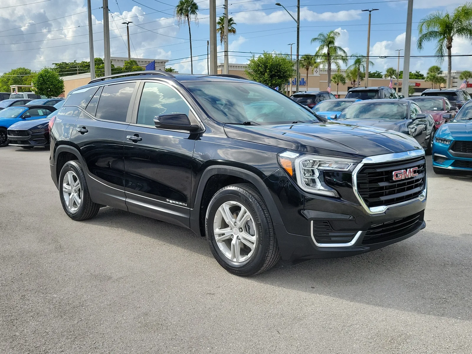 2023 GMC Terrain SLE photo 3