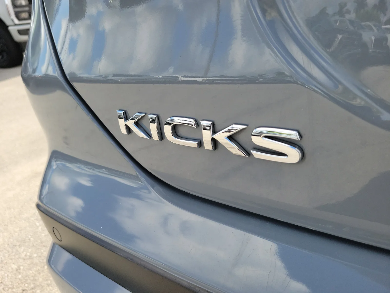 2023 Nissan Kicks SR photo 29