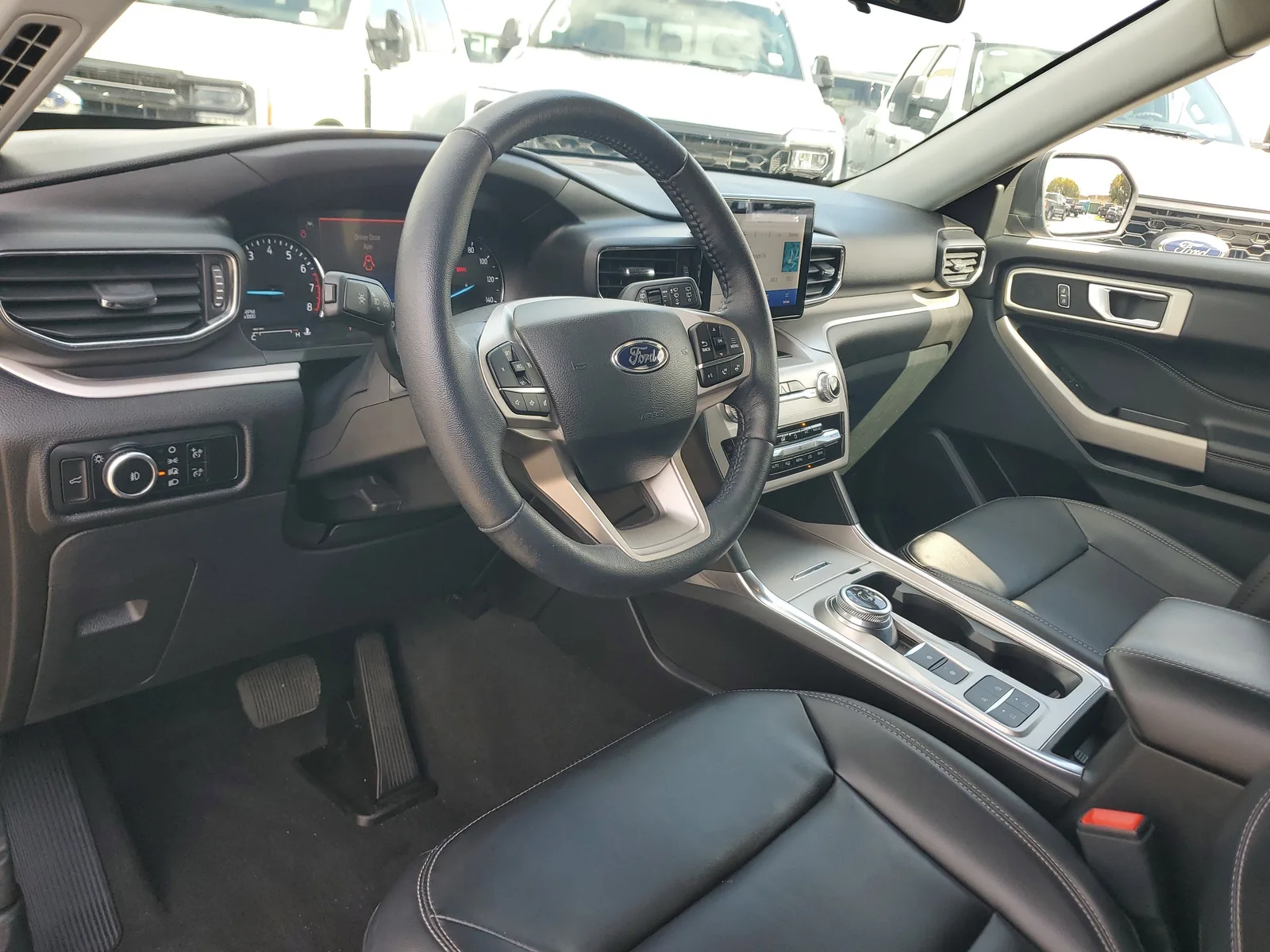 2023 Ford Explorer XLT photo 9