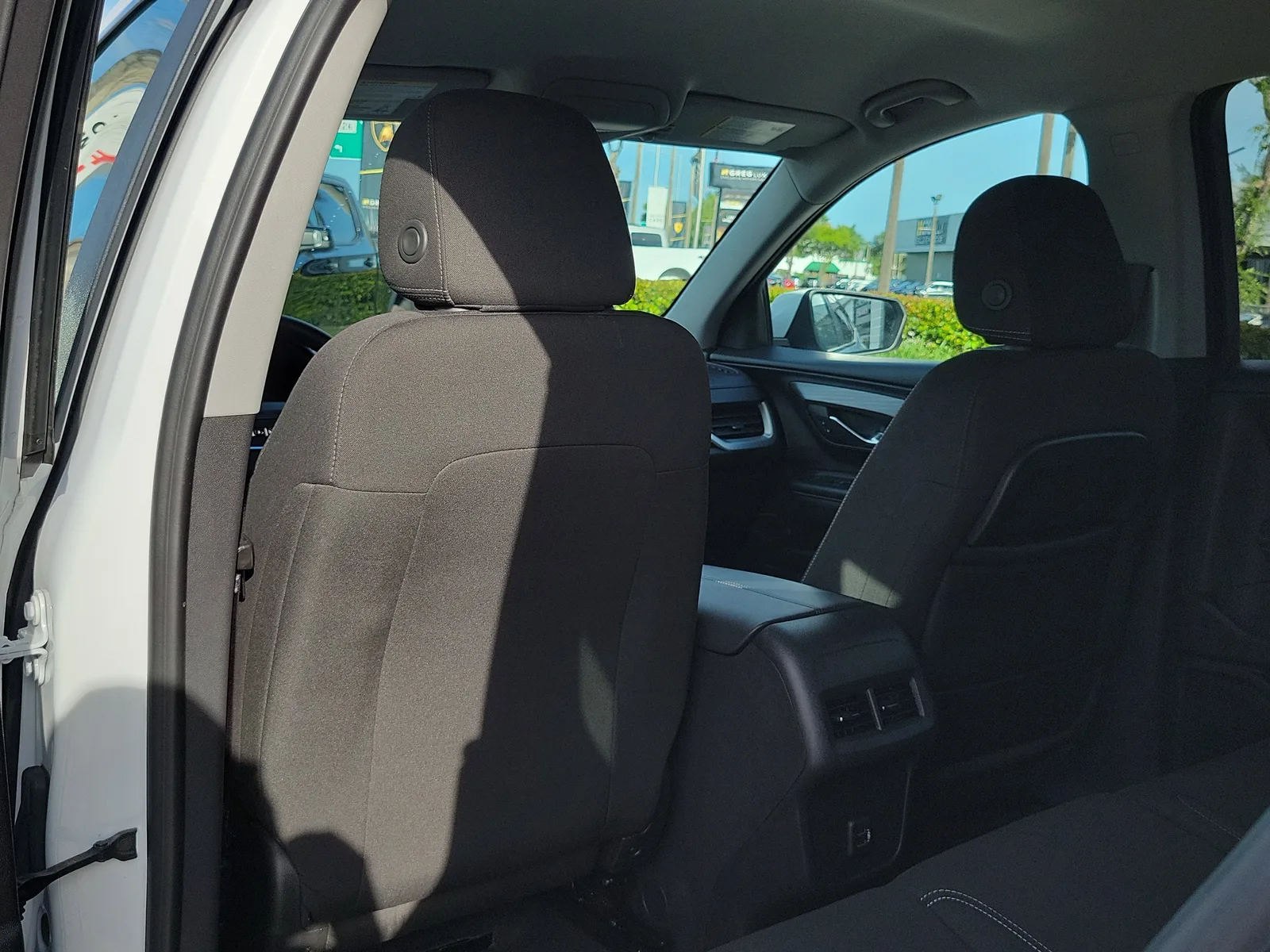 2023 GMC Terrain SLE photo 13