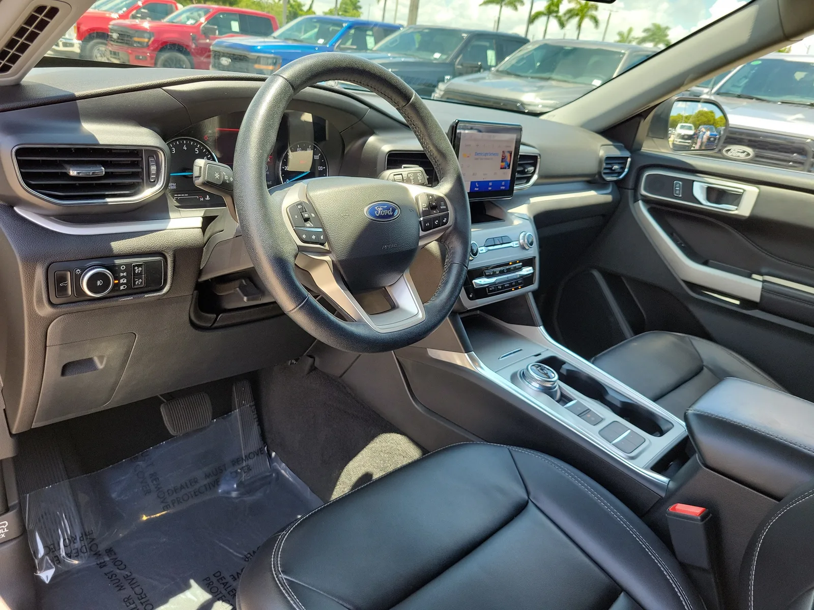 2023 Ford Explorer XLT photo 9