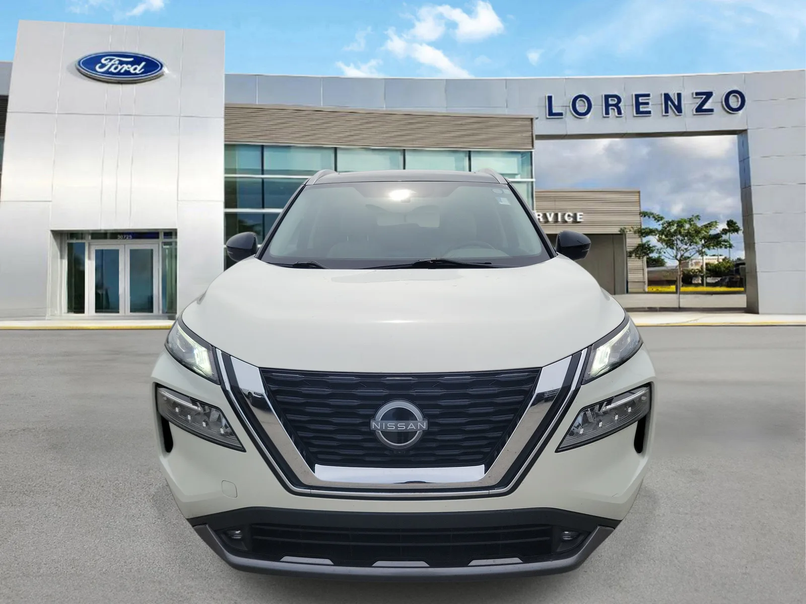 2022 Nissan Rogue SL photo 2