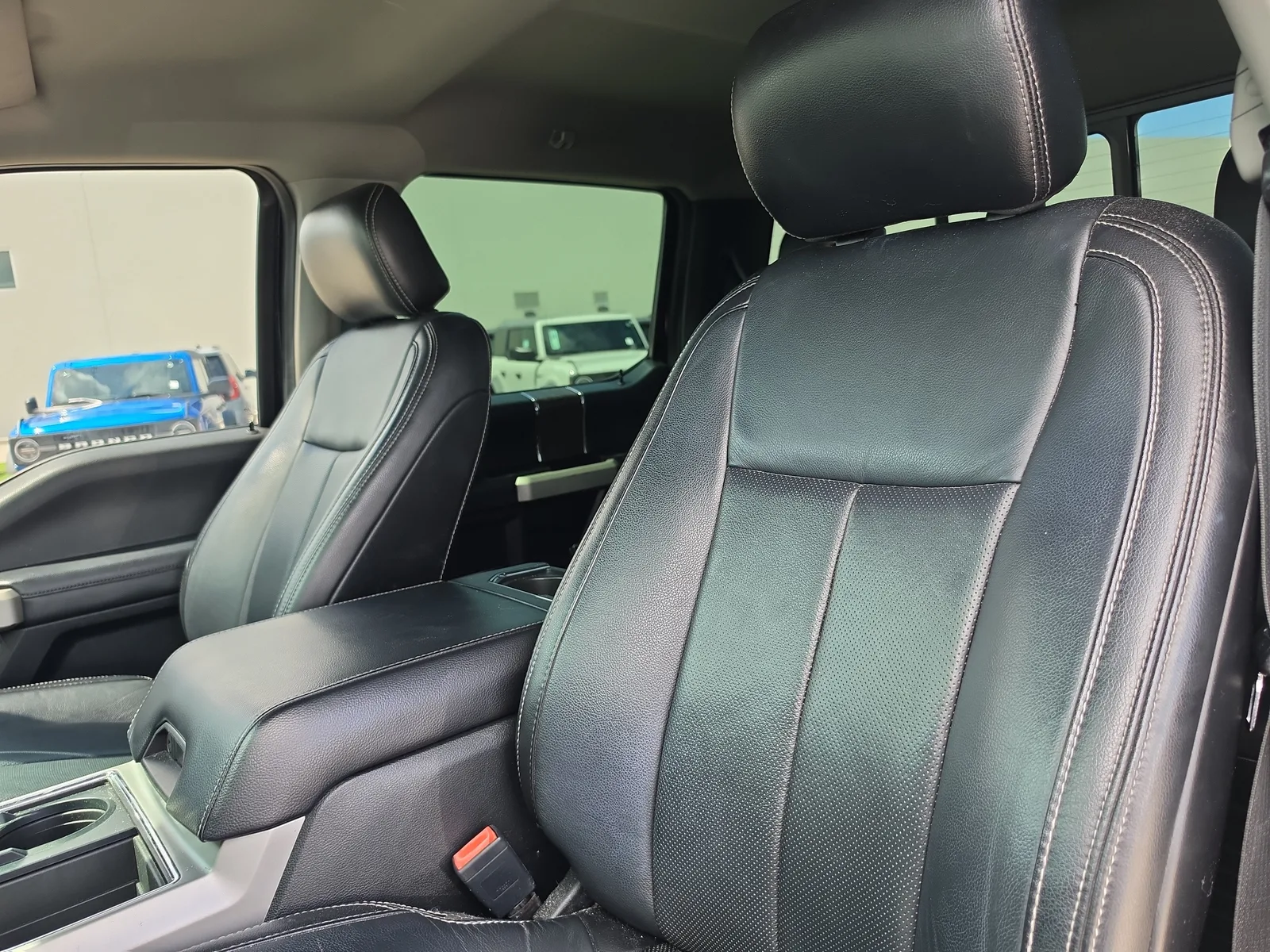 2020 Ford Super Duty F-350 DRW LARIAT 4WD Diesel photo 11