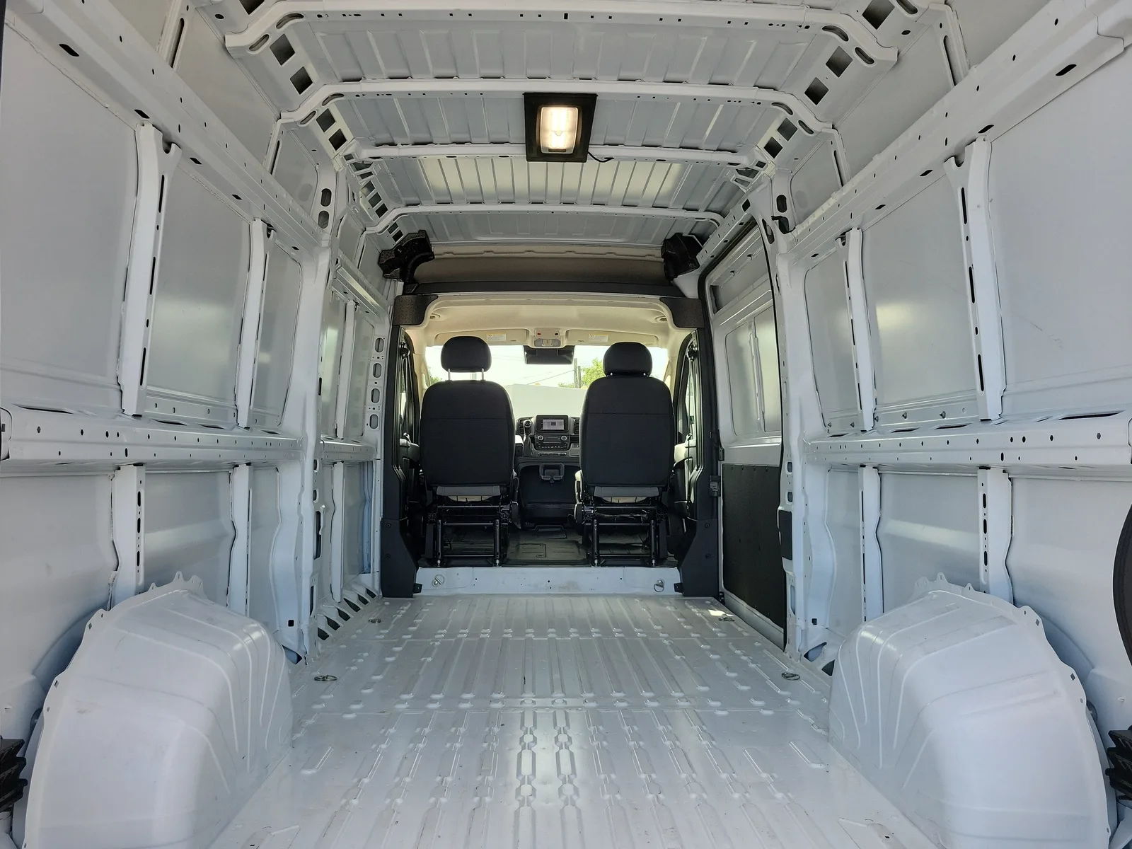 2026 RAM ProMaster Cargo Van Tradesman photo 14