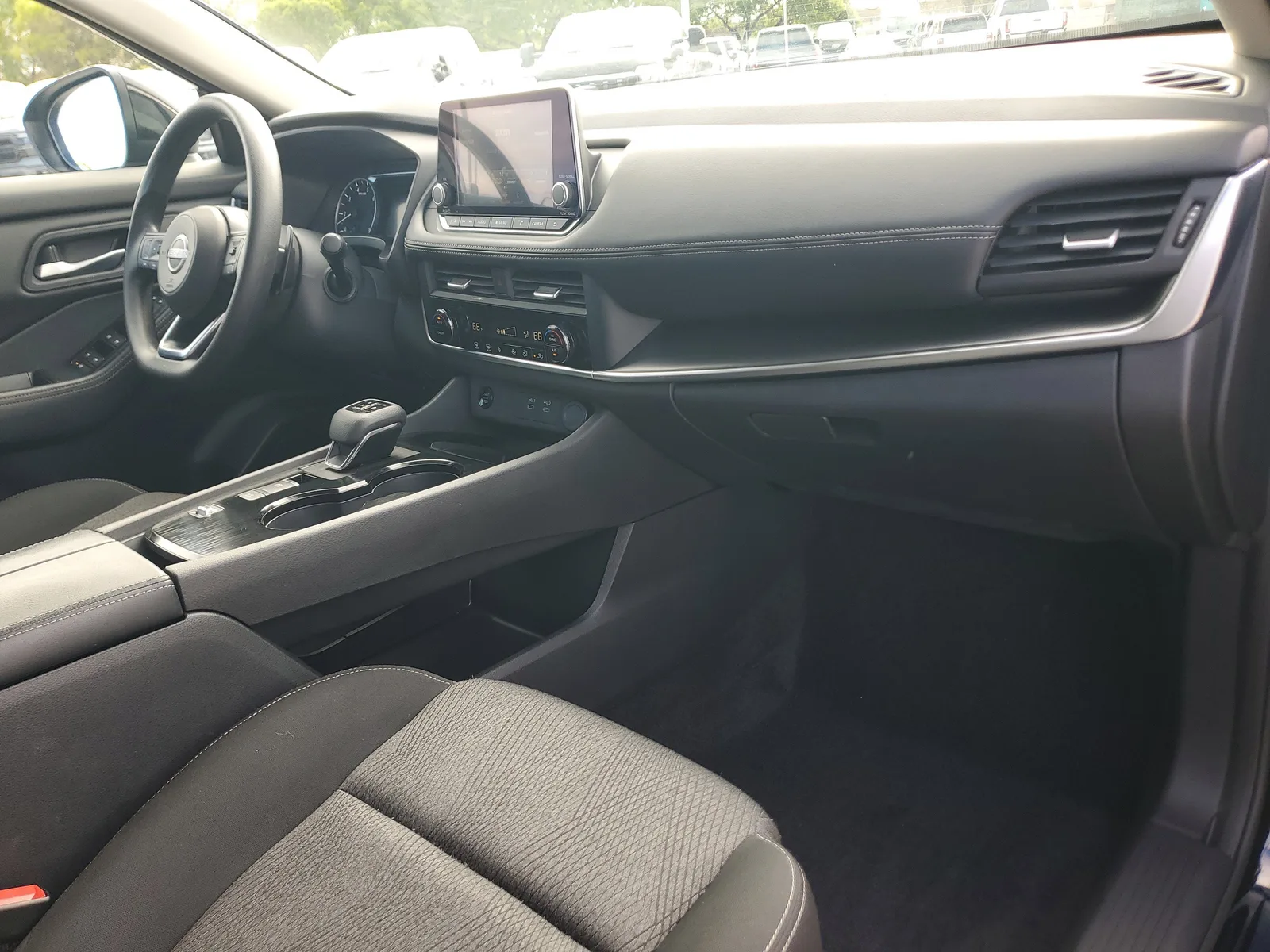 2024 Nissan Rogue SV photo 19