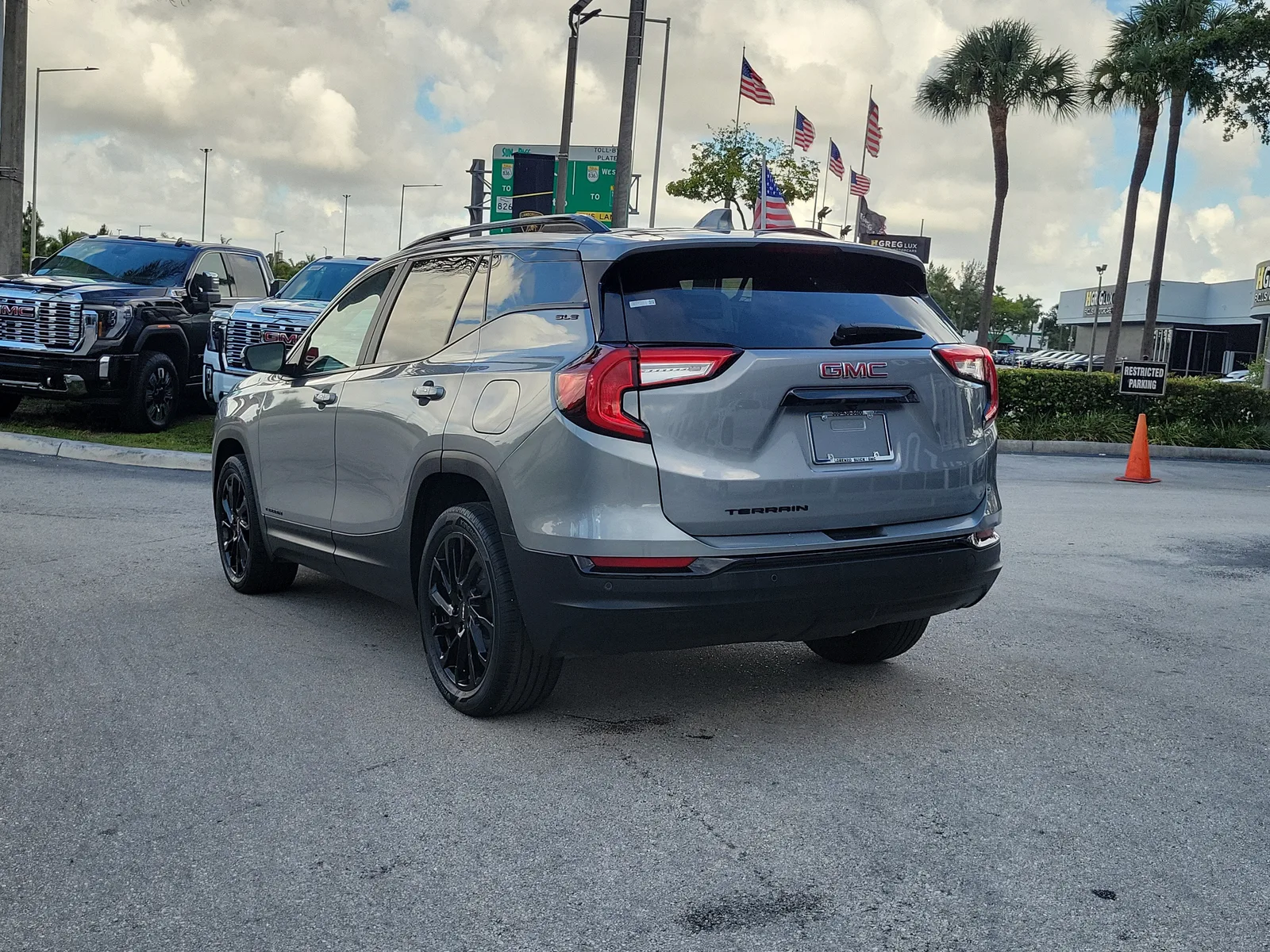 2024 GMC Terrain SLE photo 7