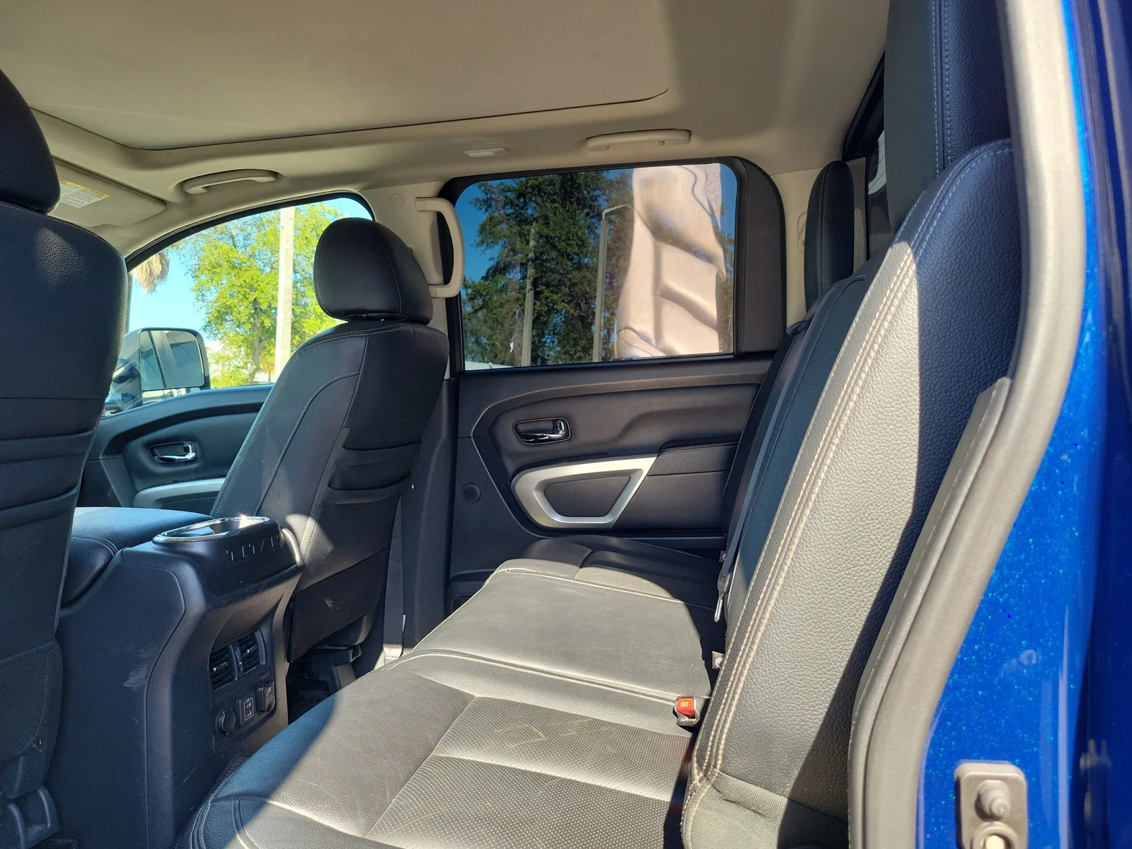 2020 Nissan Titan SL photo 15