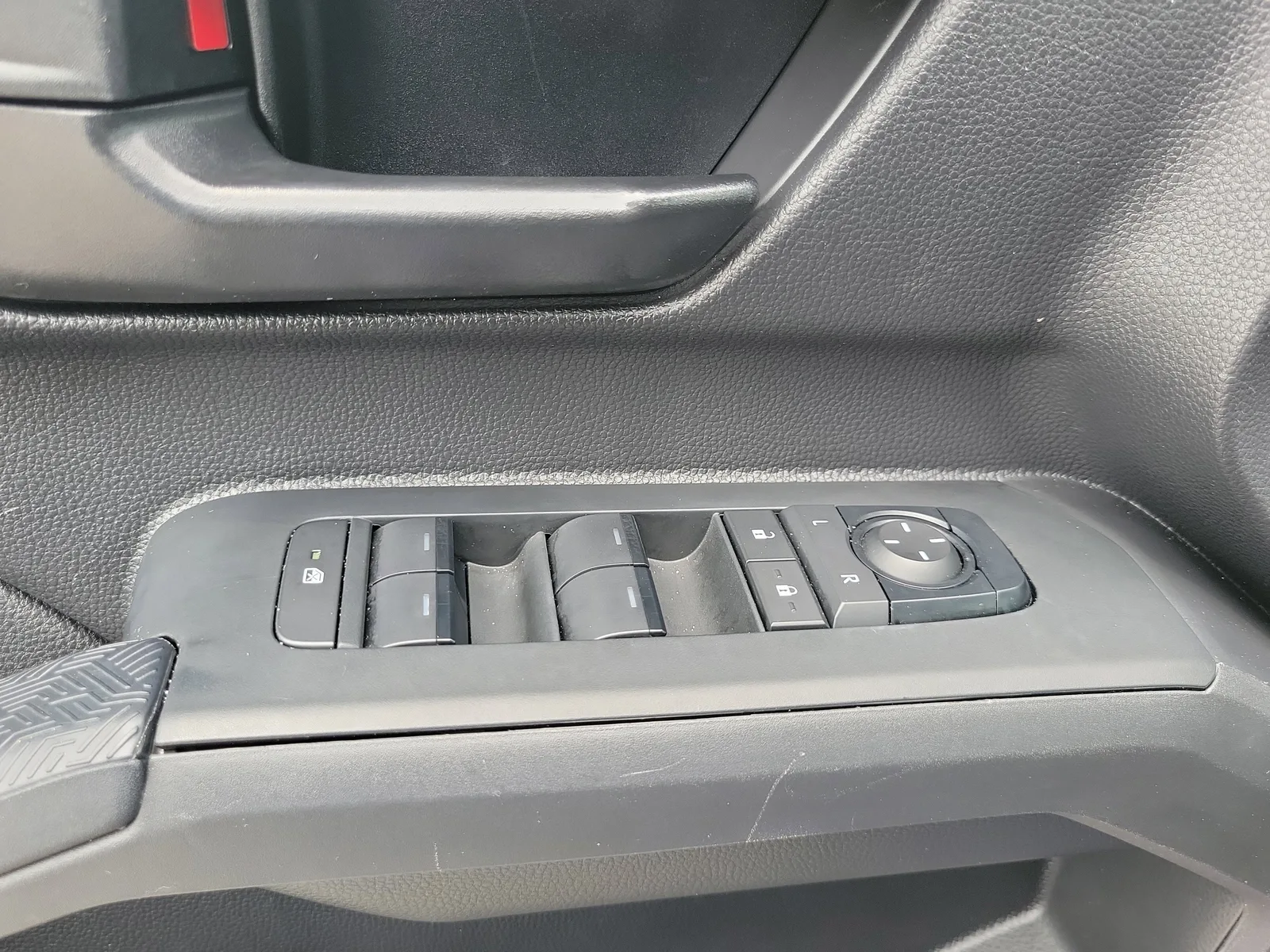 2024 Toyota Tacoma 2WD SR5 photo 19
