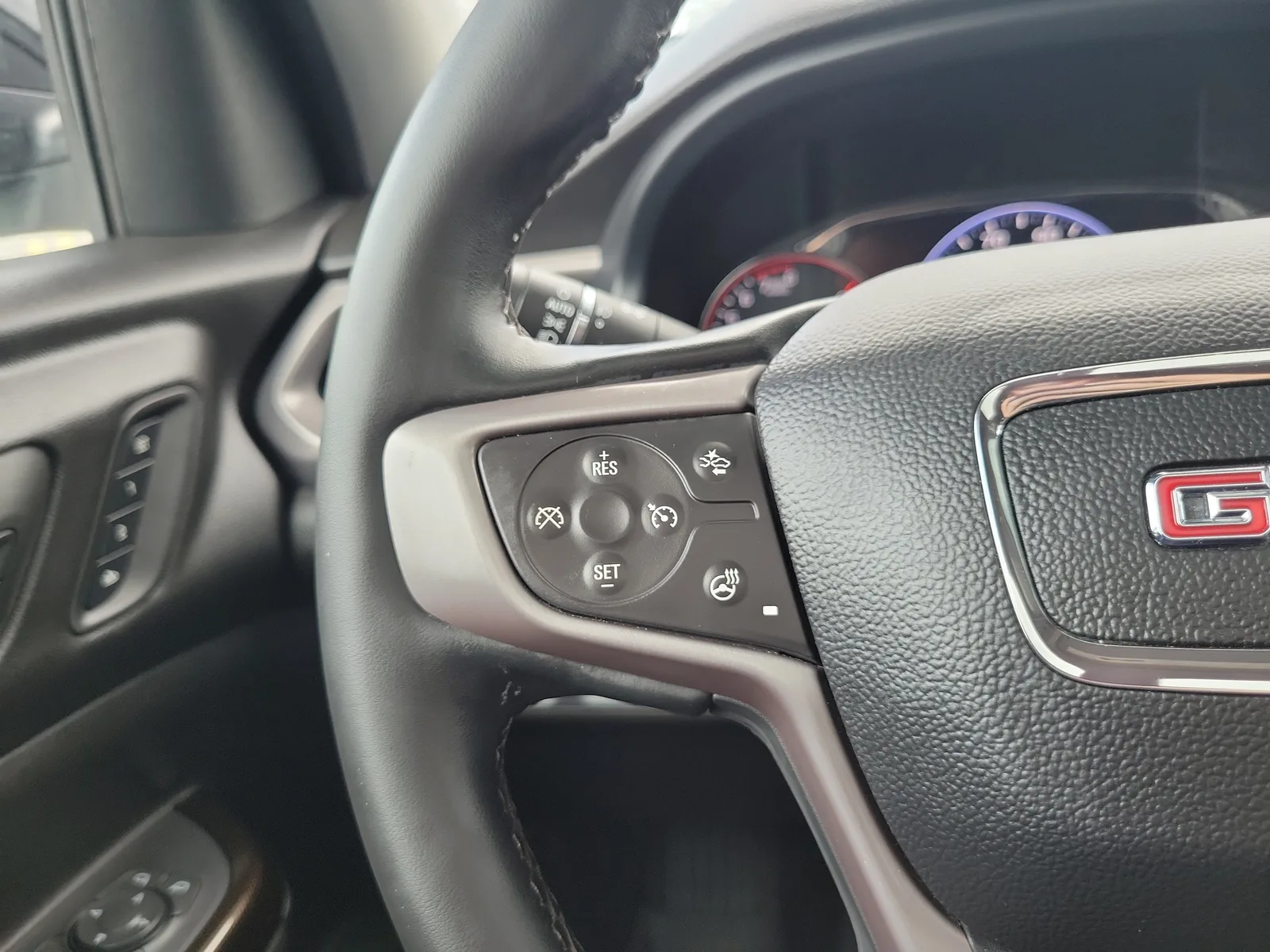 2023 GMC Acadia AT4 photo 23
