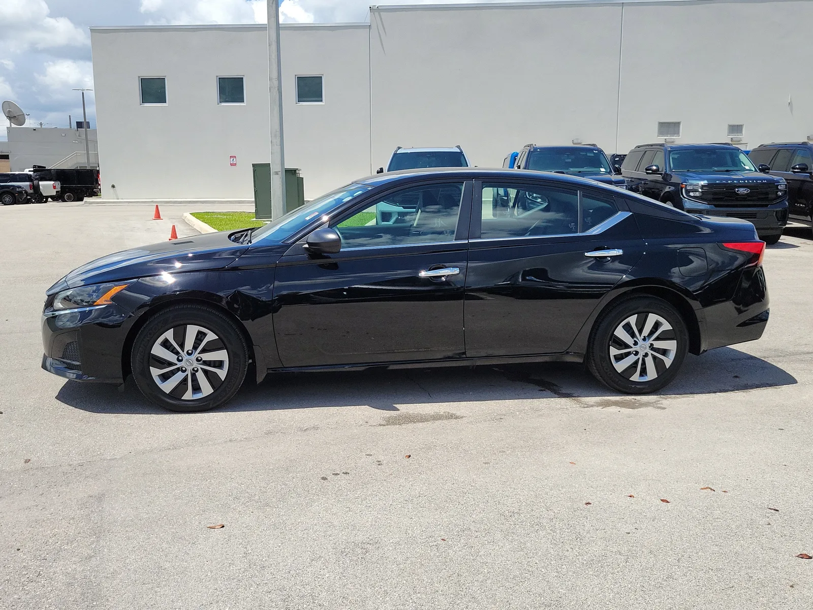 2025 Nissan Altima S photo 8