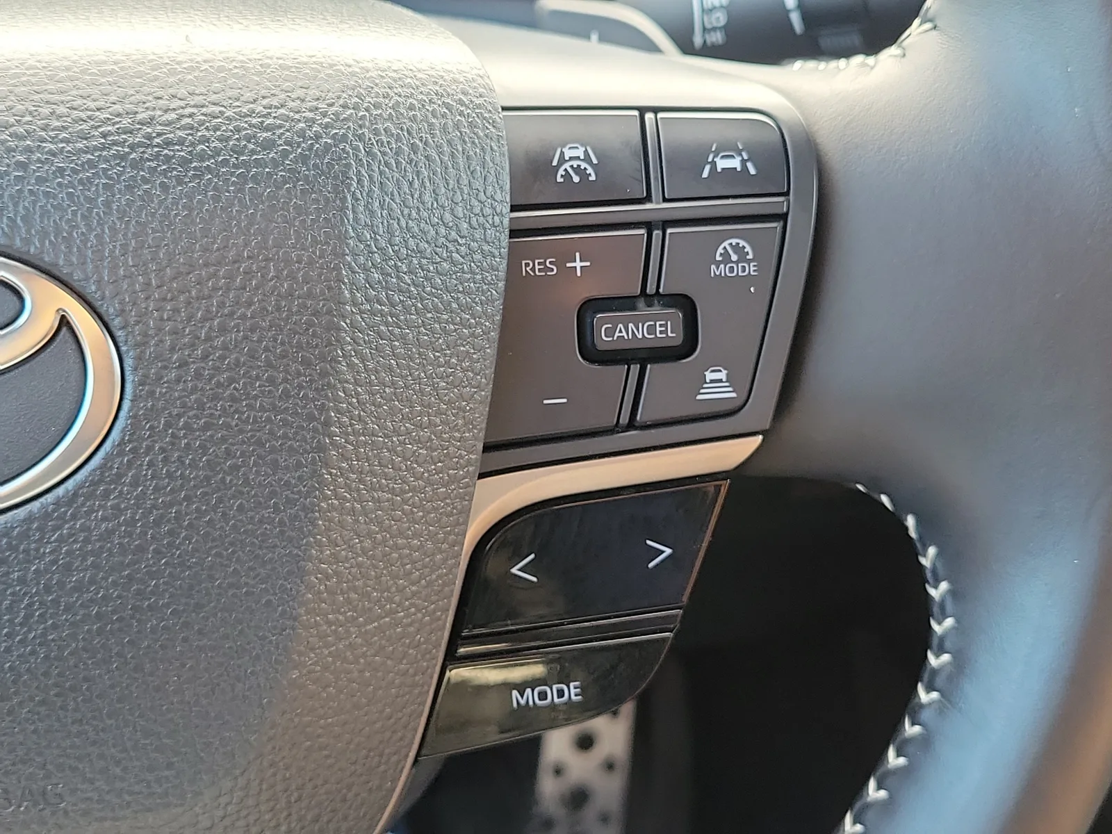 2025 Toyota Camry SE photo 21