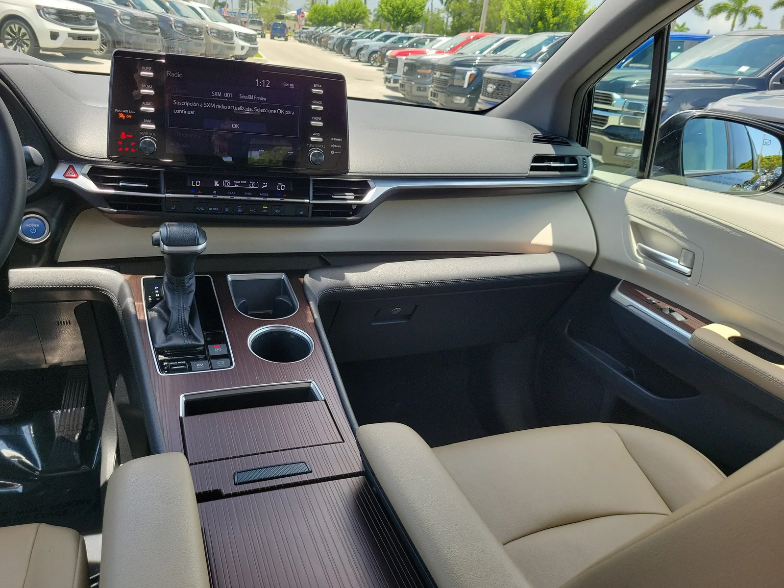 2021 Toyota Sienna XLE photo 16