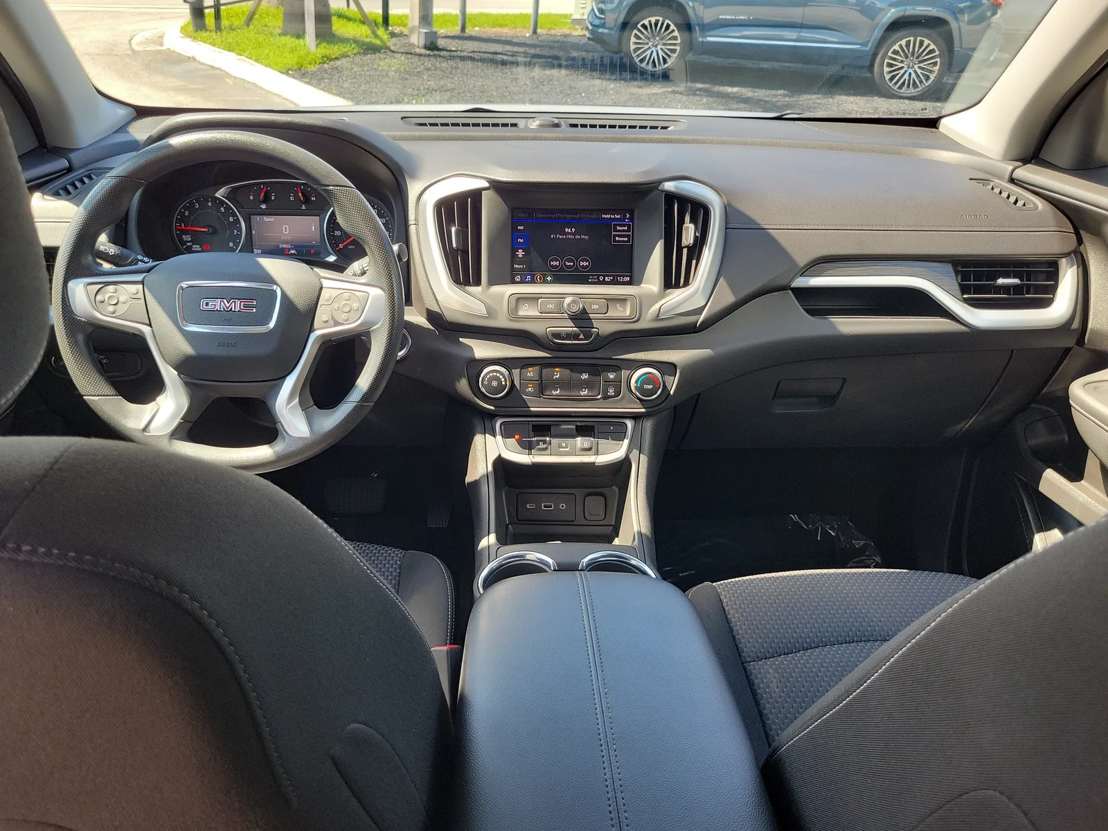 2024 GMC Terrain SLE photo 16