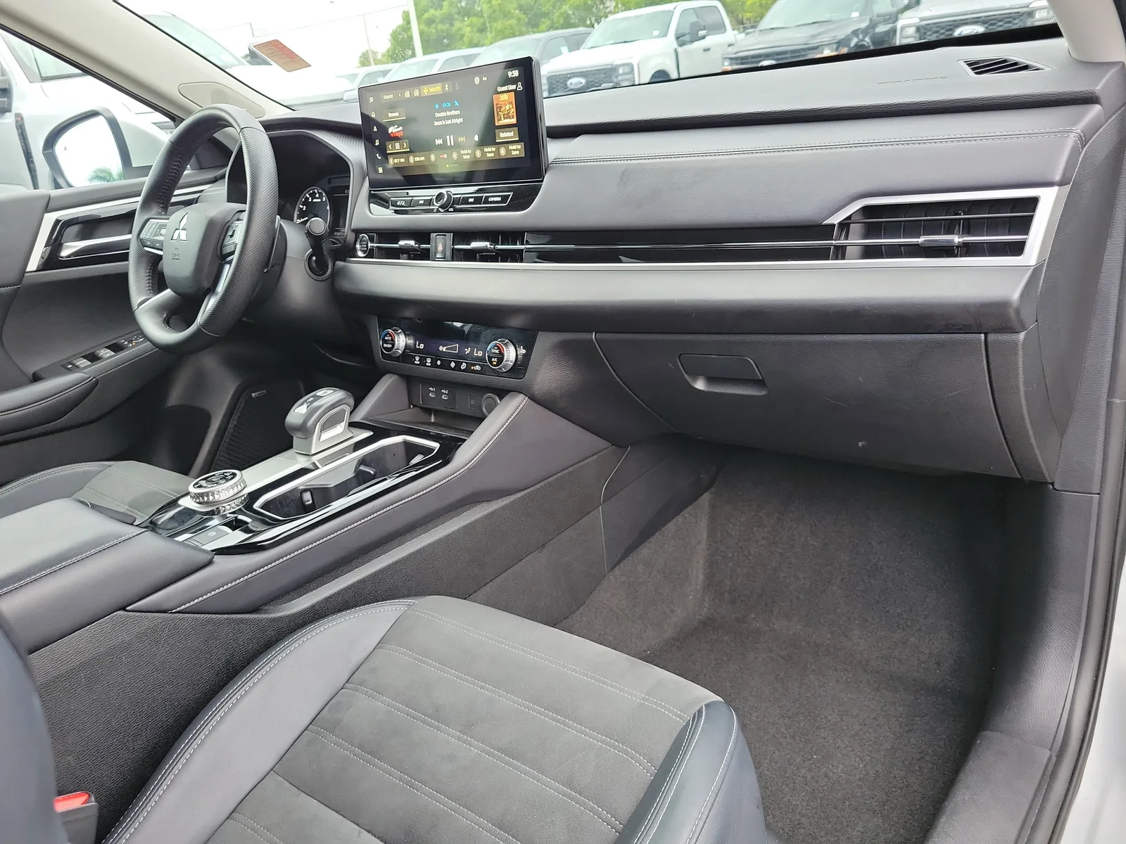 2025 Mitsubishi Outlander SE photo 19