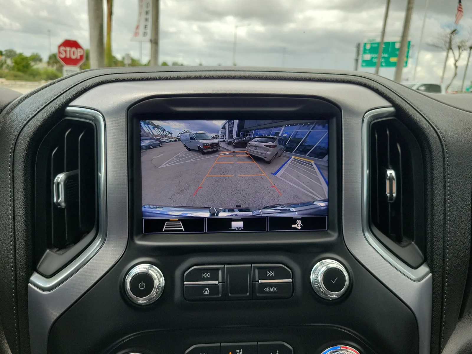 2020 GMC Sierra 1500 SLT photo 11