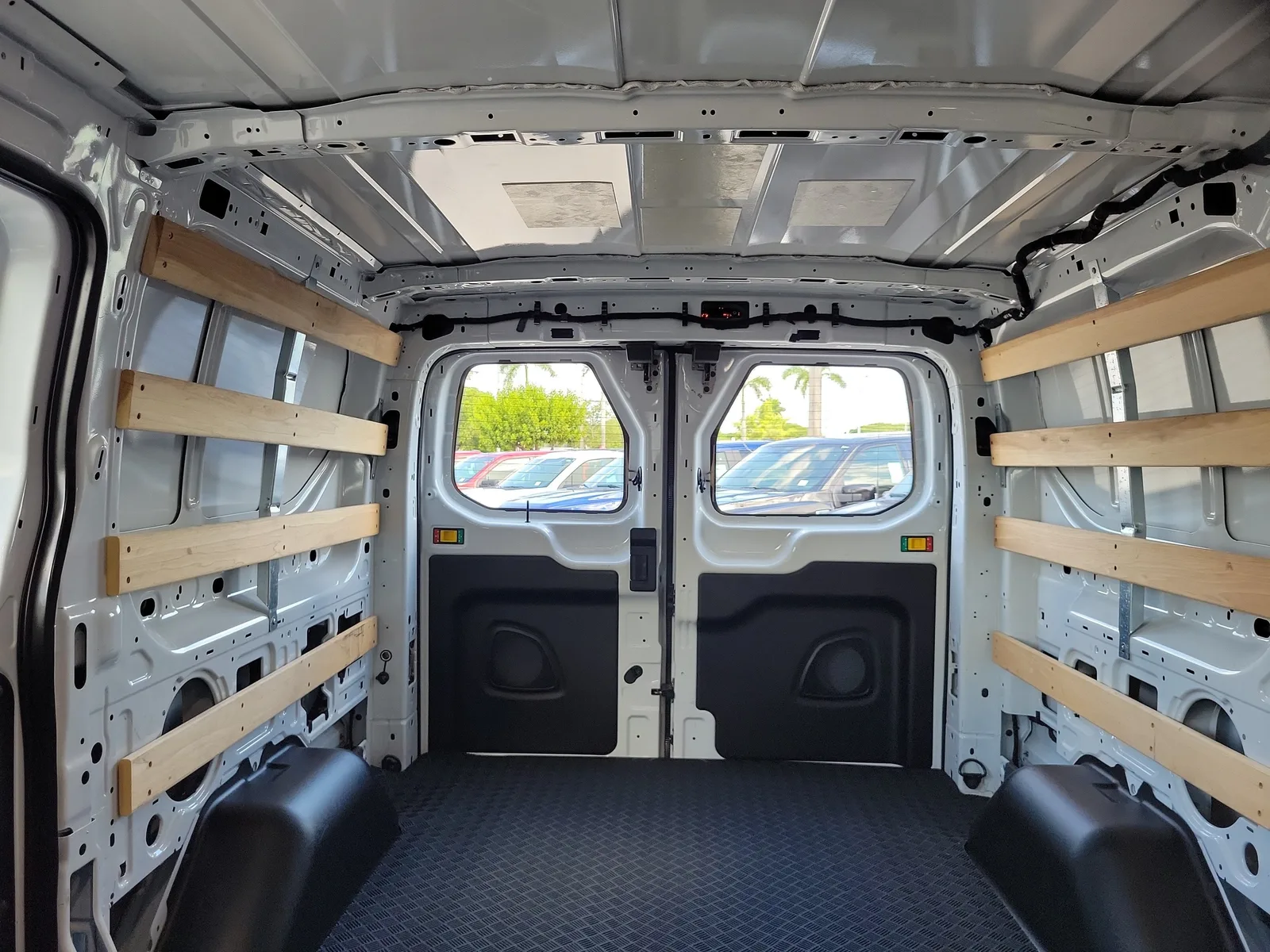 2025 Ford Transit Cargo Van Base photo 31