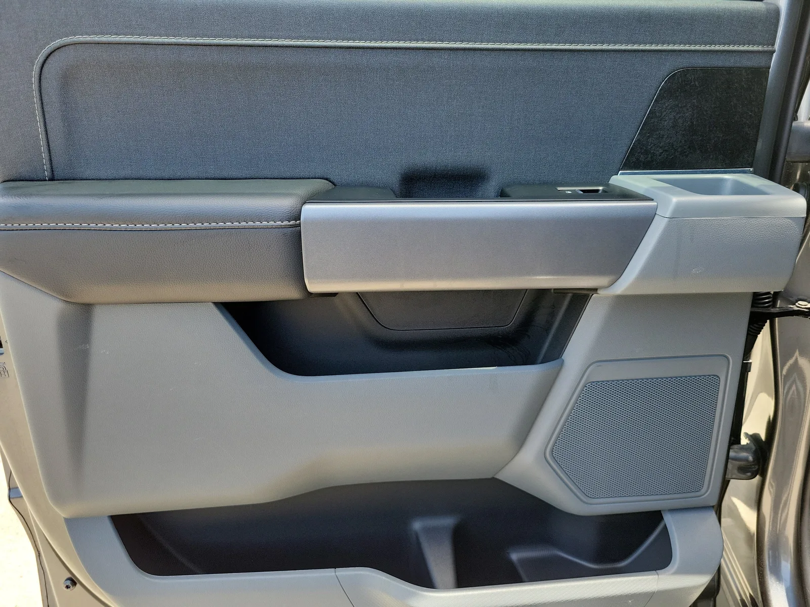2025 Ford F-150 Lightning XLT 4WD photo 20