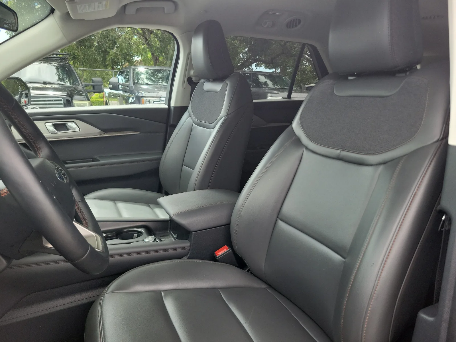 2025 Ford Explorer Active photo 12
