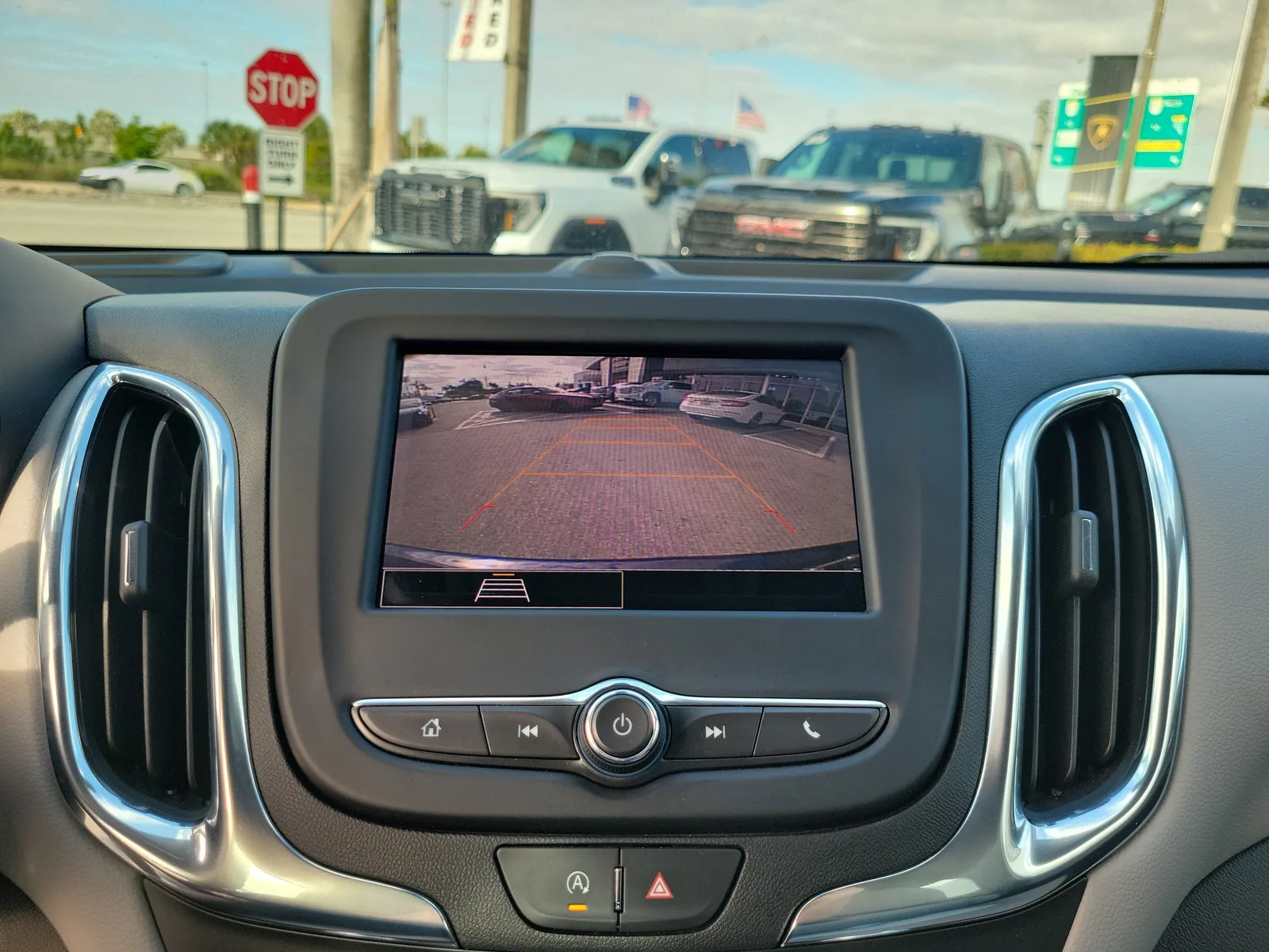 2023 Chevrolet Equinox LS photo 10