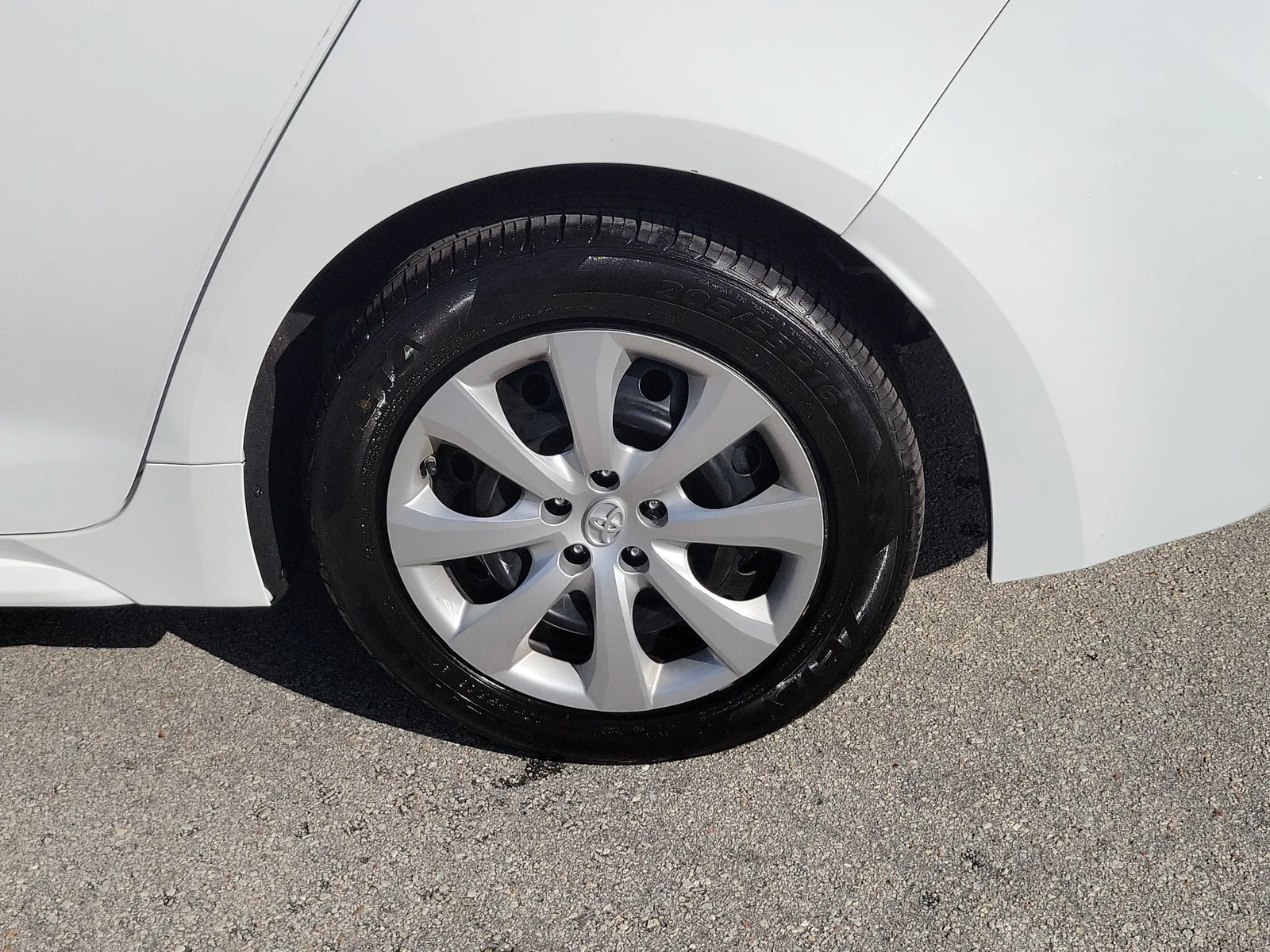 2022 Toyota Corolla LE photo 26