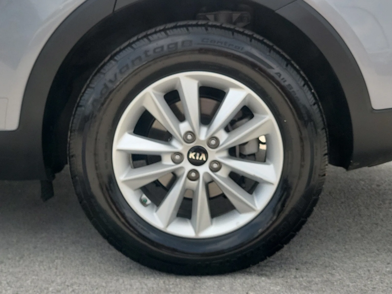 2020 Kia Sorento LX photo 29