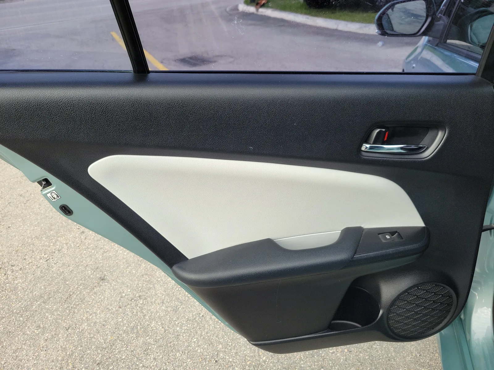 2016 Toyota Prius Two photo 24