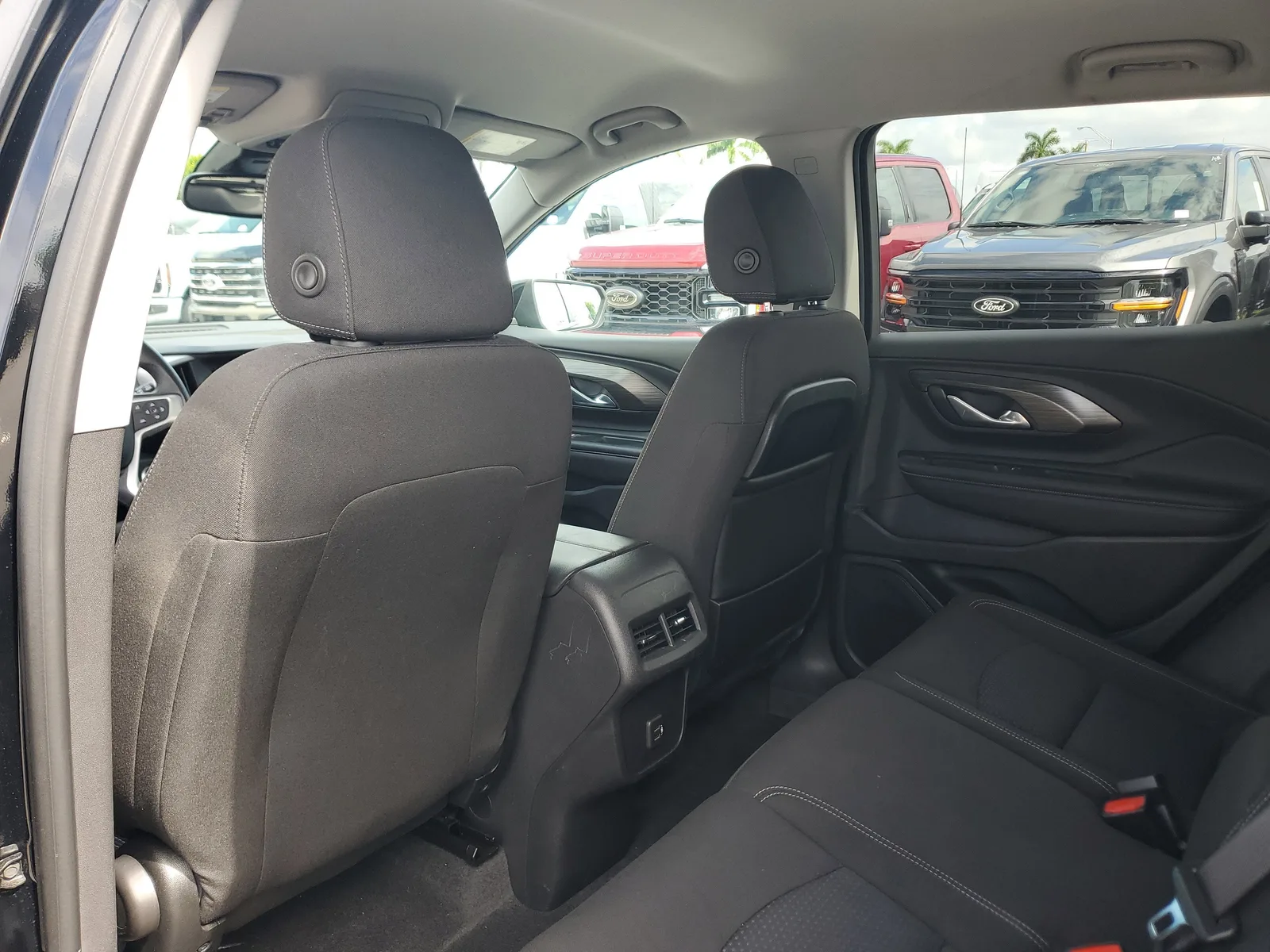 2024 GMC Terrain SLE photo 12