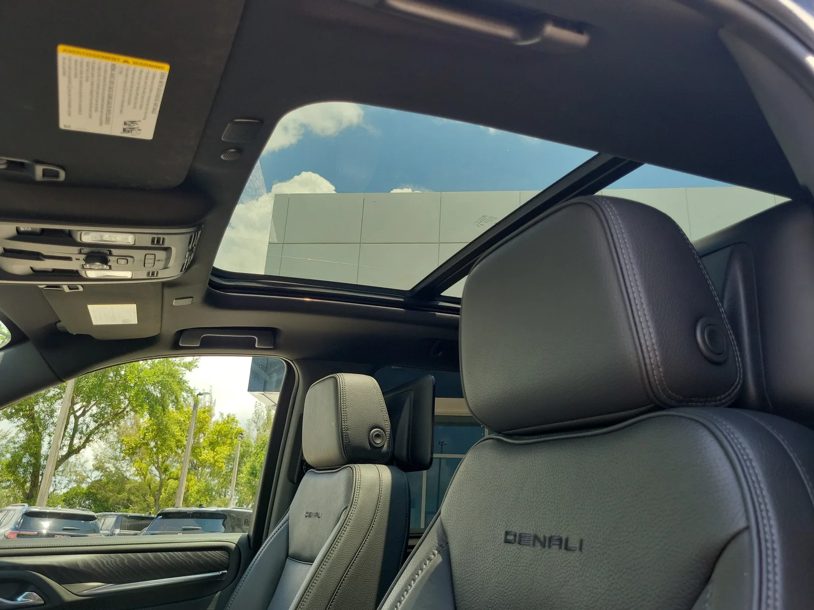2024 GMC Yukon XL Denali photo 11