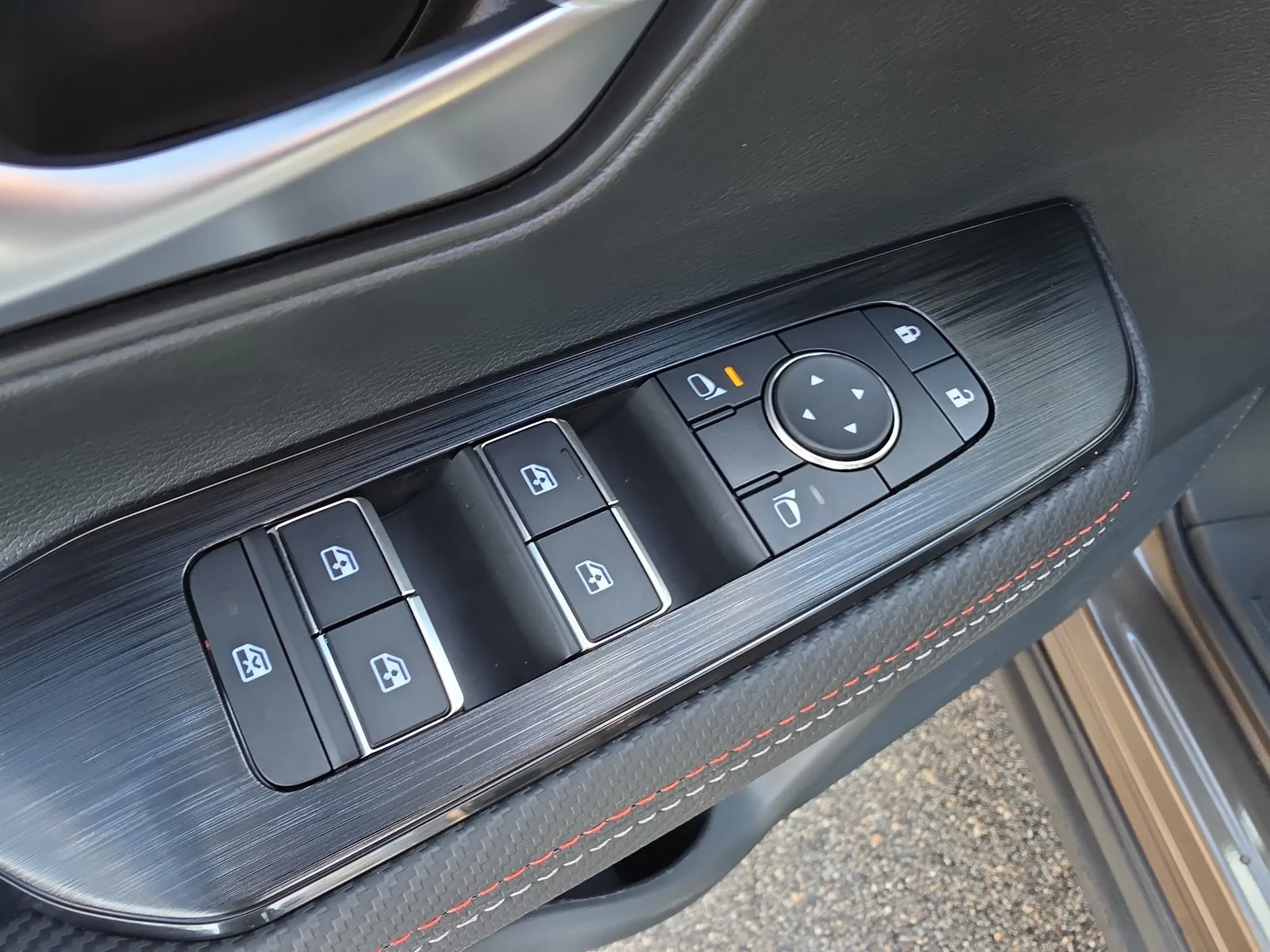 2026 Nissan Kicks SR 4WD photo 21
