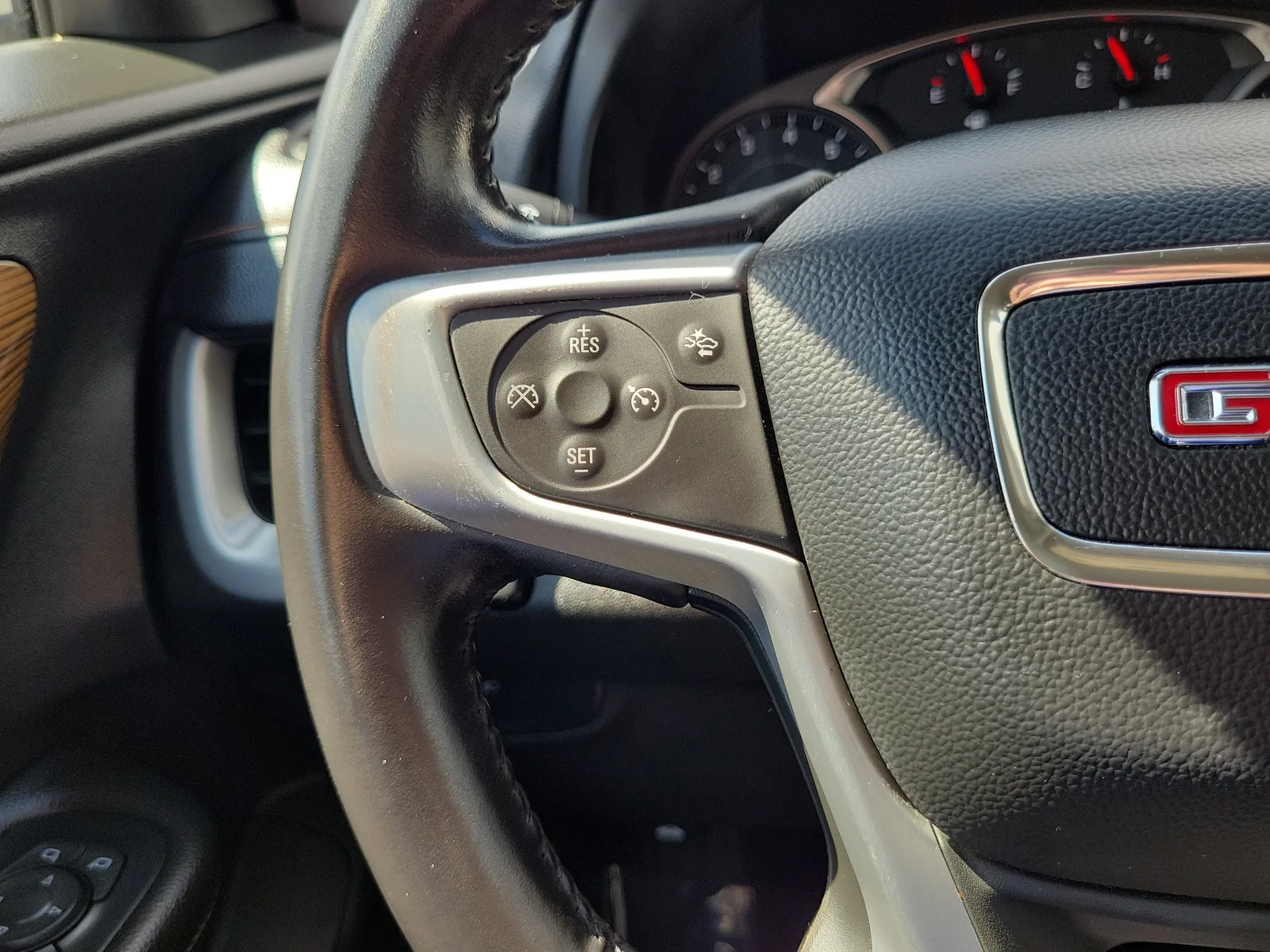 2020 GMC Terrain SLE photo 18