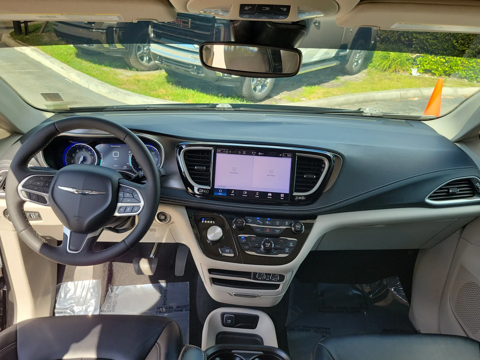 2024 Chrysler Pacifica Touring L photo 17