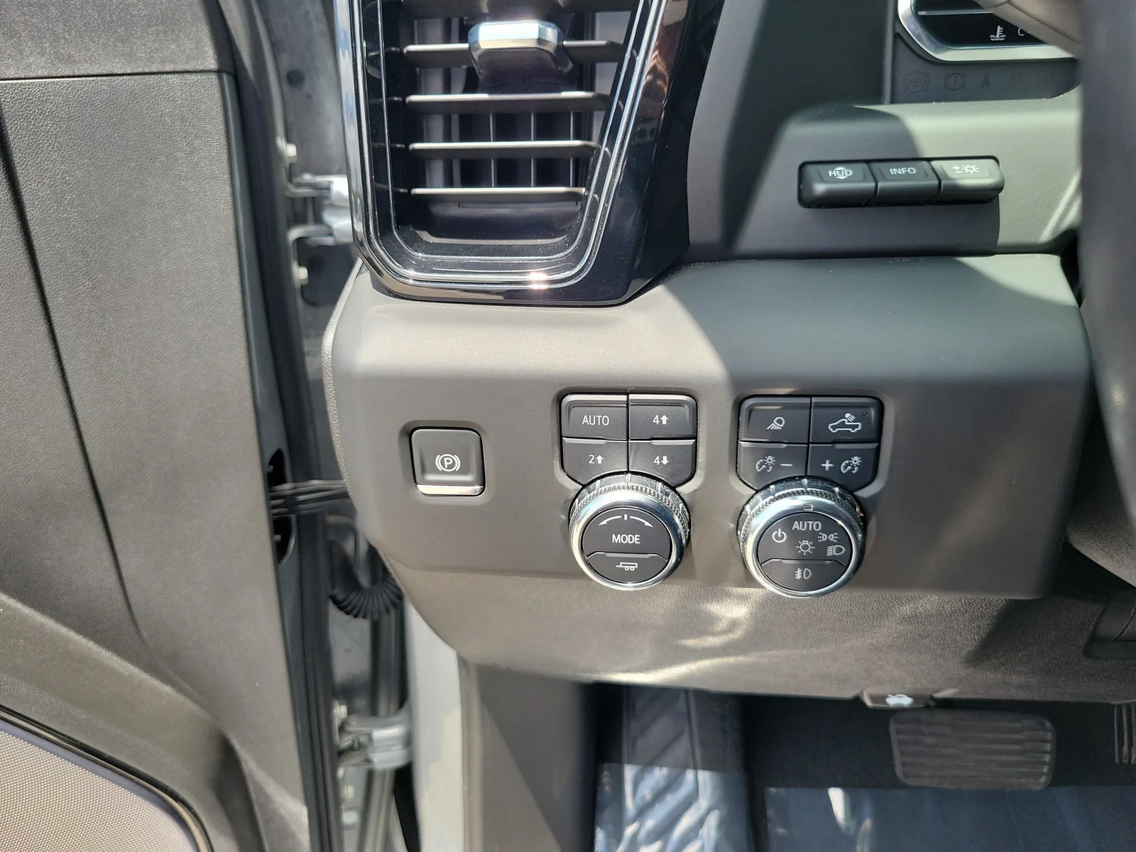 2025 GMC Sierra 2500 HD AT4X photo 23