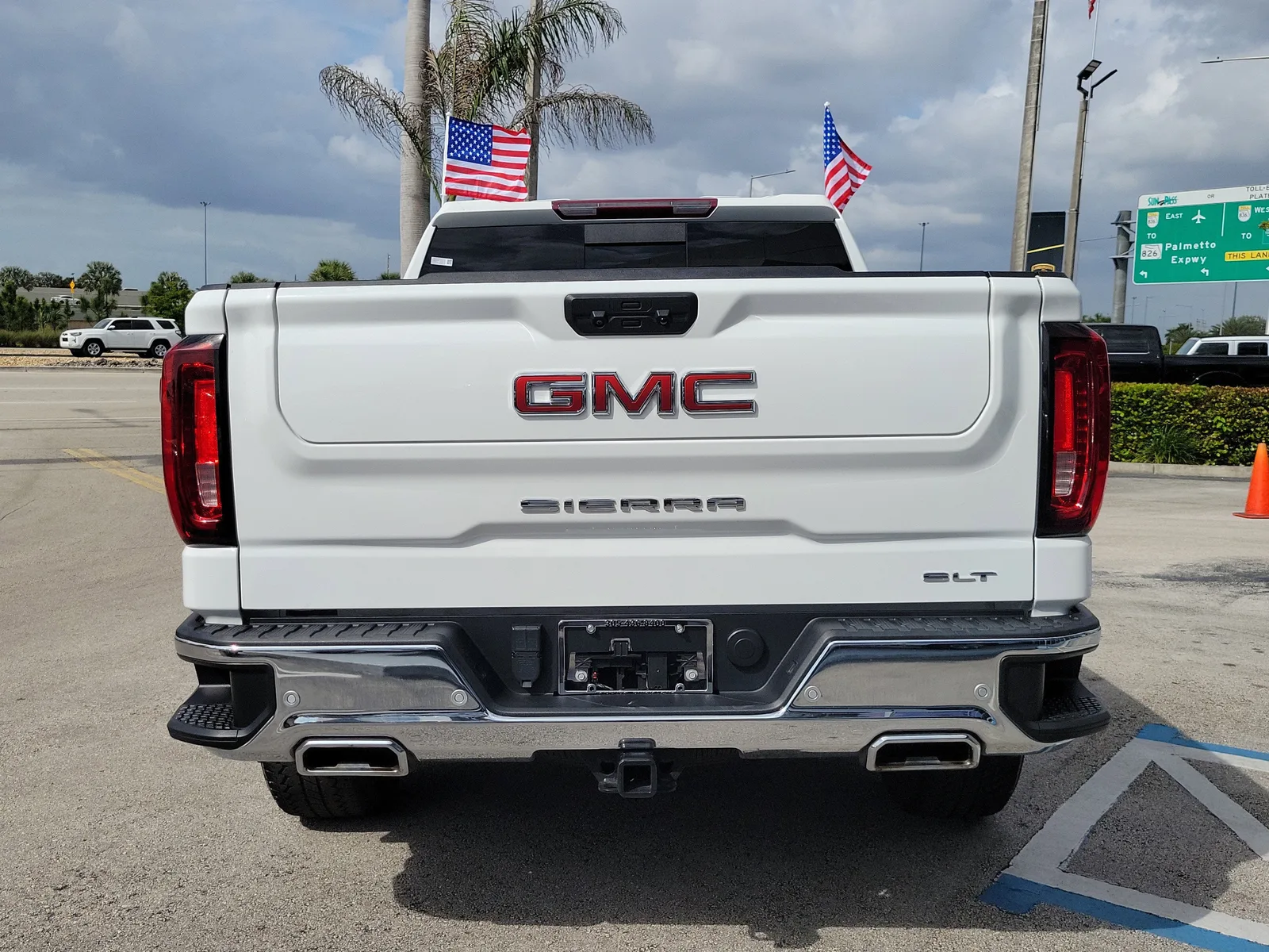 2024 GMC Sierra 1500 SLT photo 6