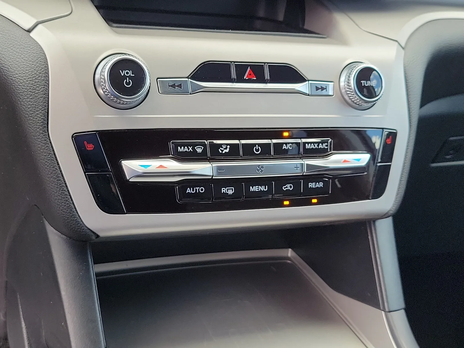 2023 Ford Explorer XLT photo 32