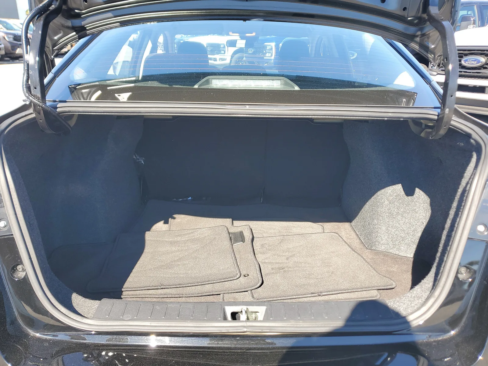 2025 Nissan Versa SV photo 28