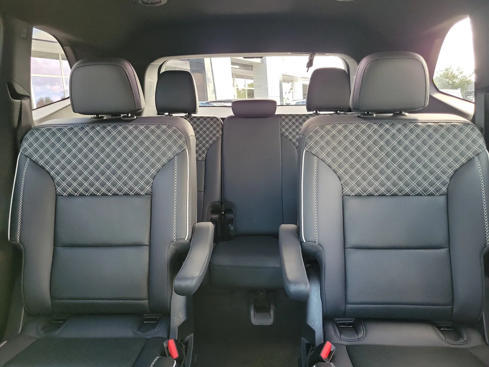 2025 GMC Acadia Denali photo 16
