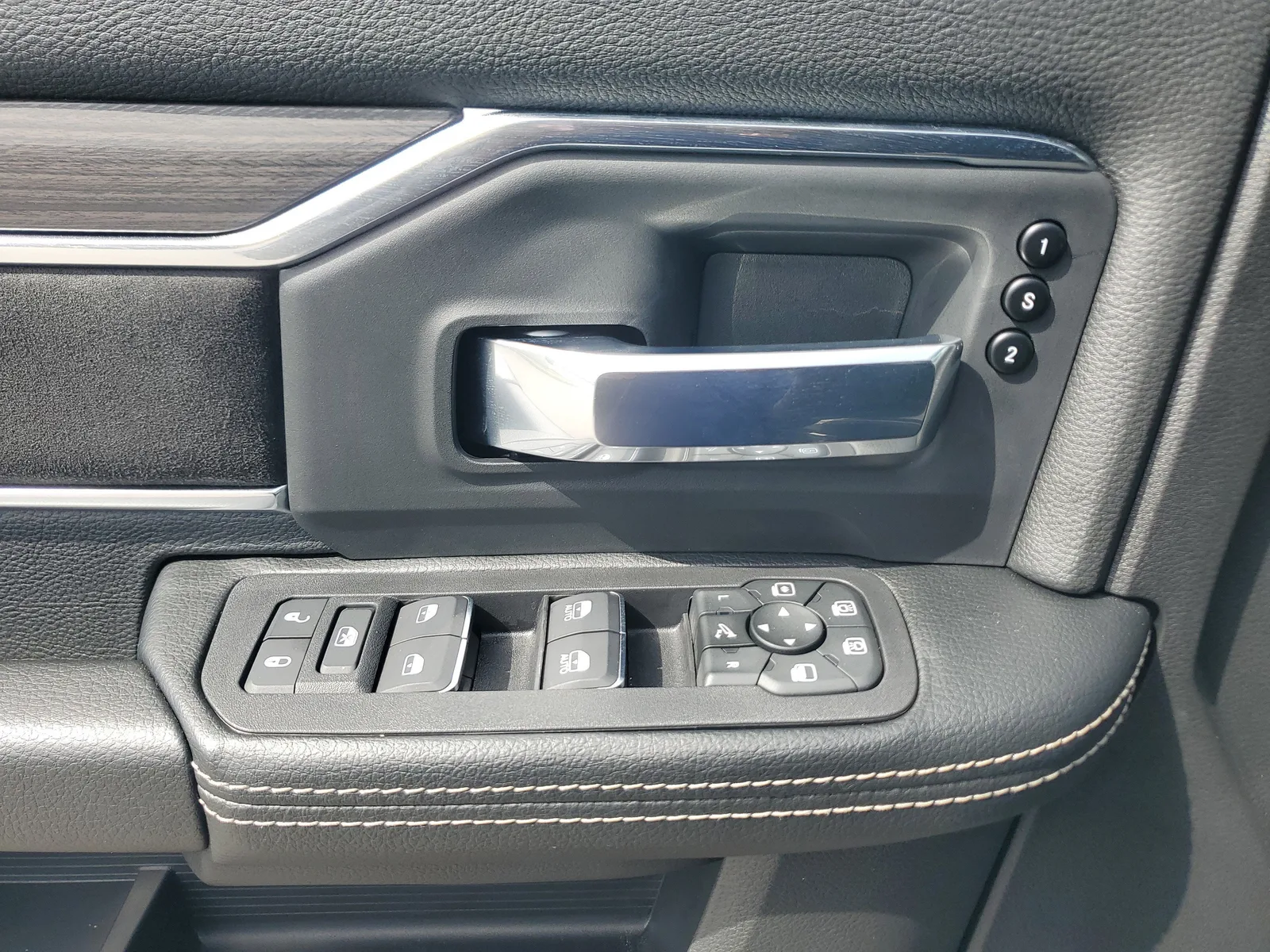 2026 RAM 2500 Laramie 4WD Diesel photo 27