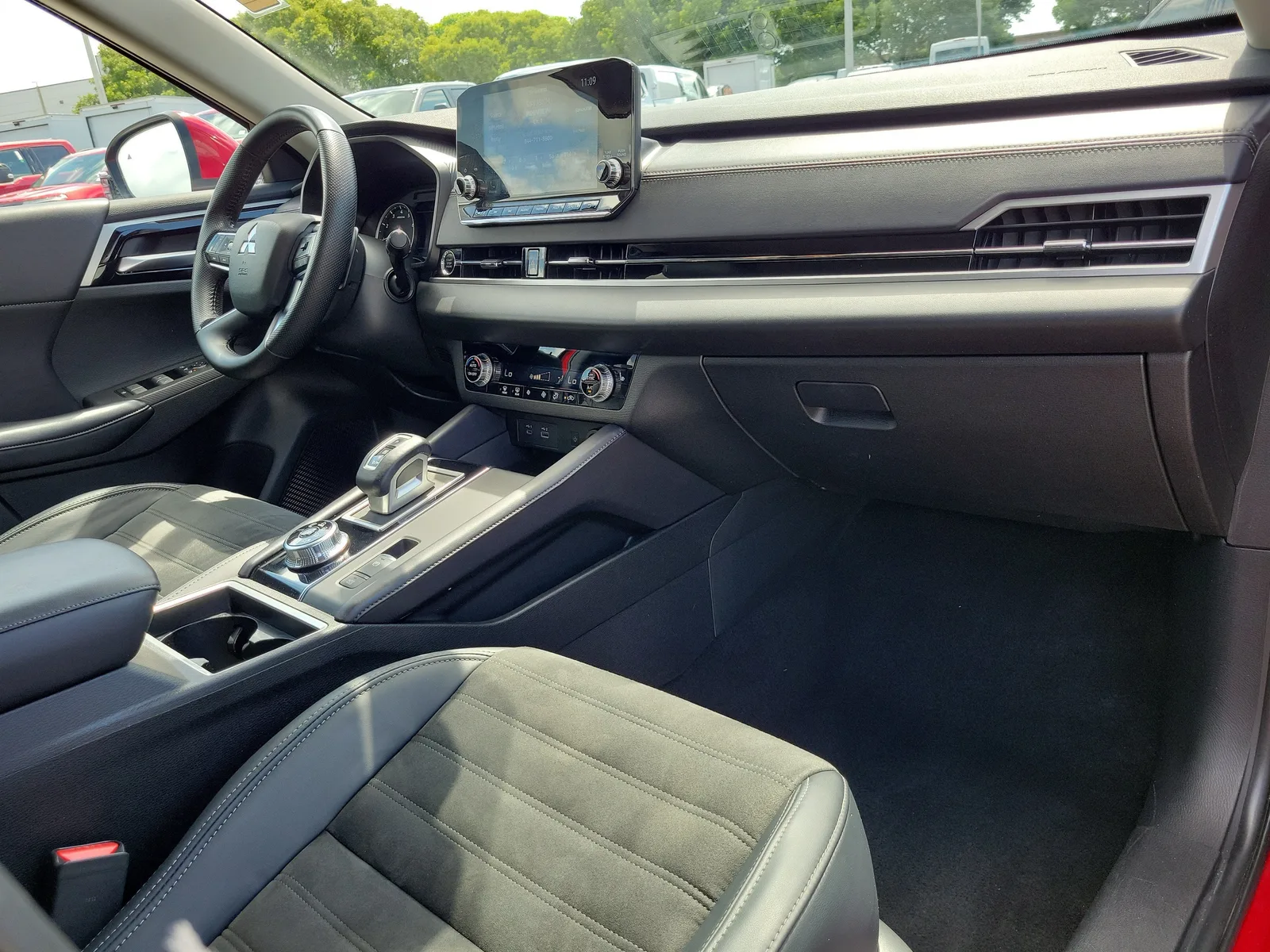 2024 Mitsubishi Outlander SE photo 19