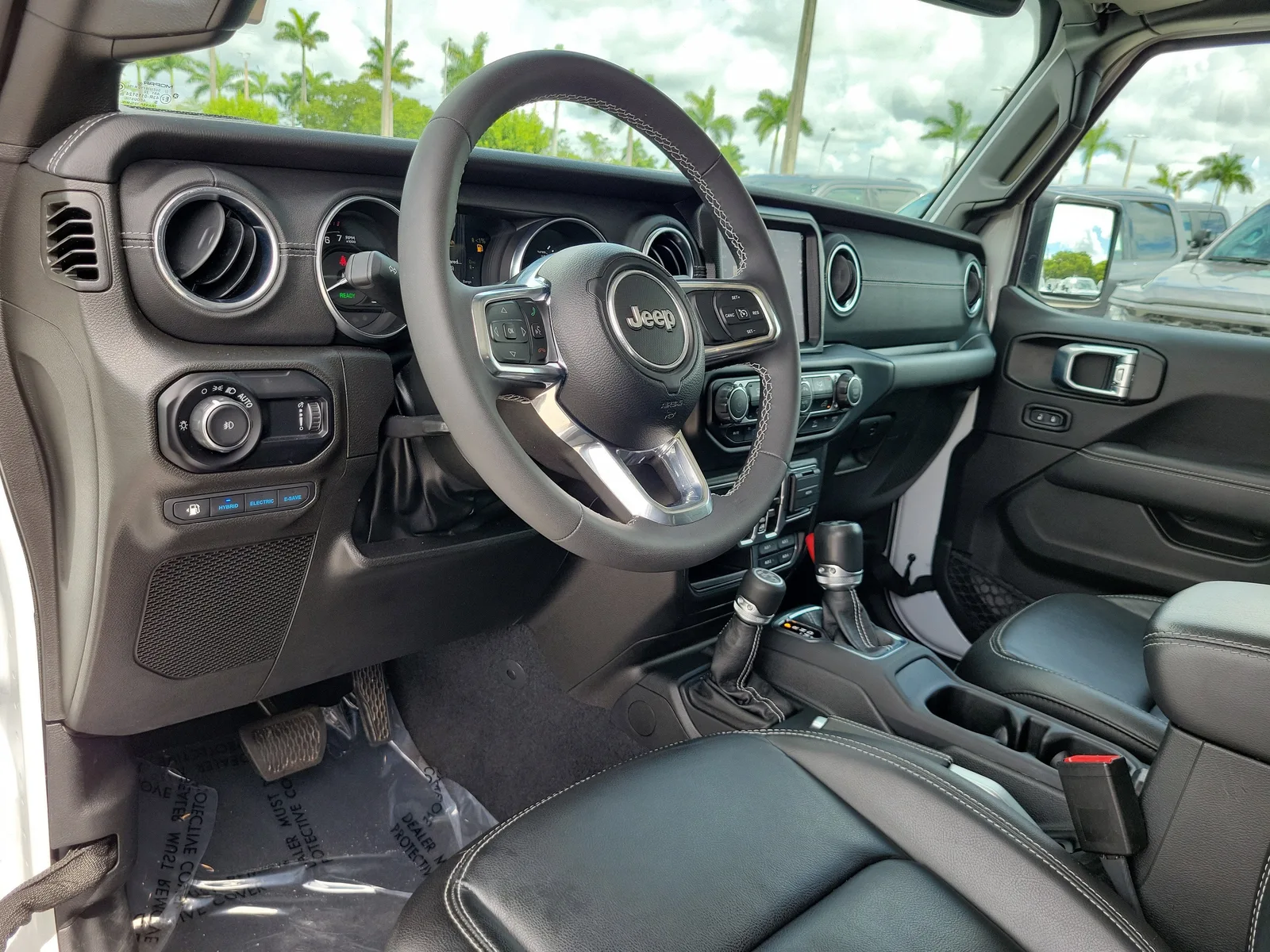 2023 Jeep Wrangler 4xe Sahara 4WD photo 9