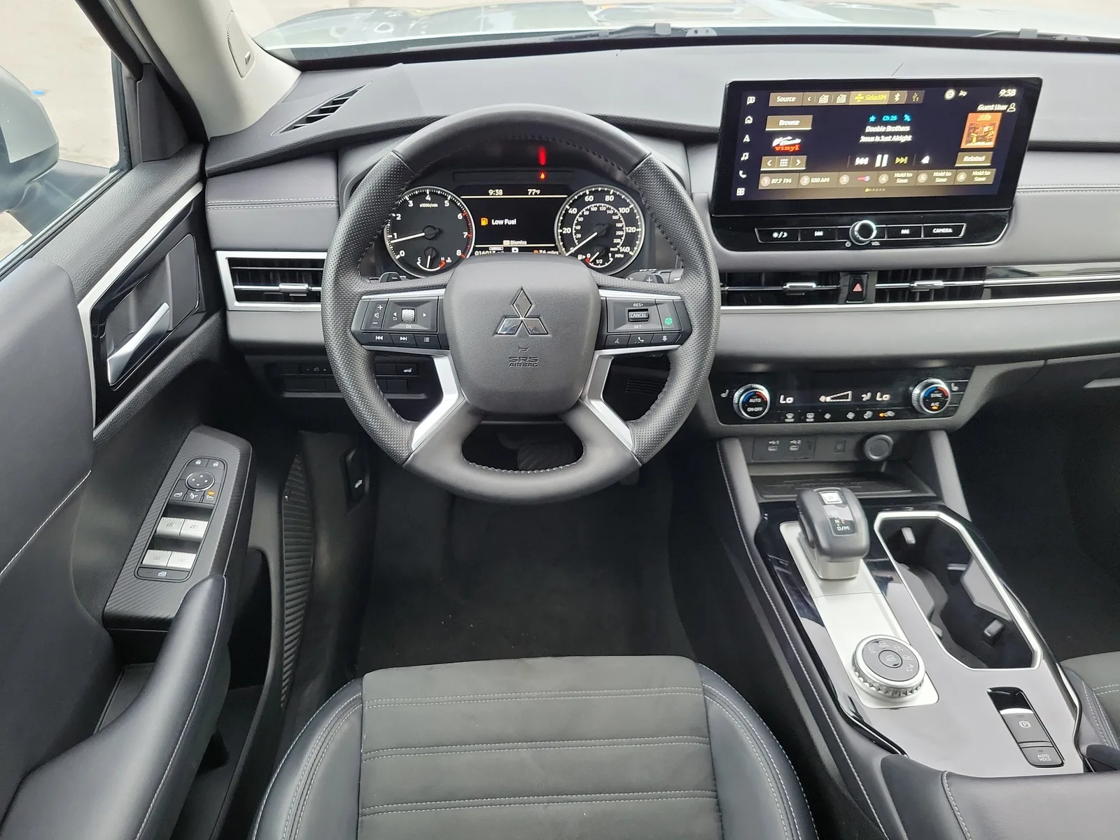 2025 Mitsubishi Outlander SE photo 20