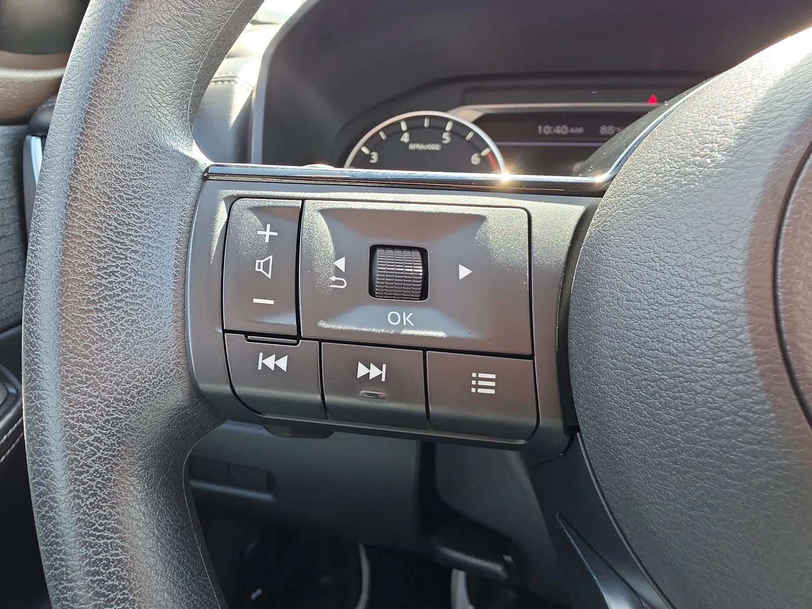 2023 Nissan Rogue SV photo 15