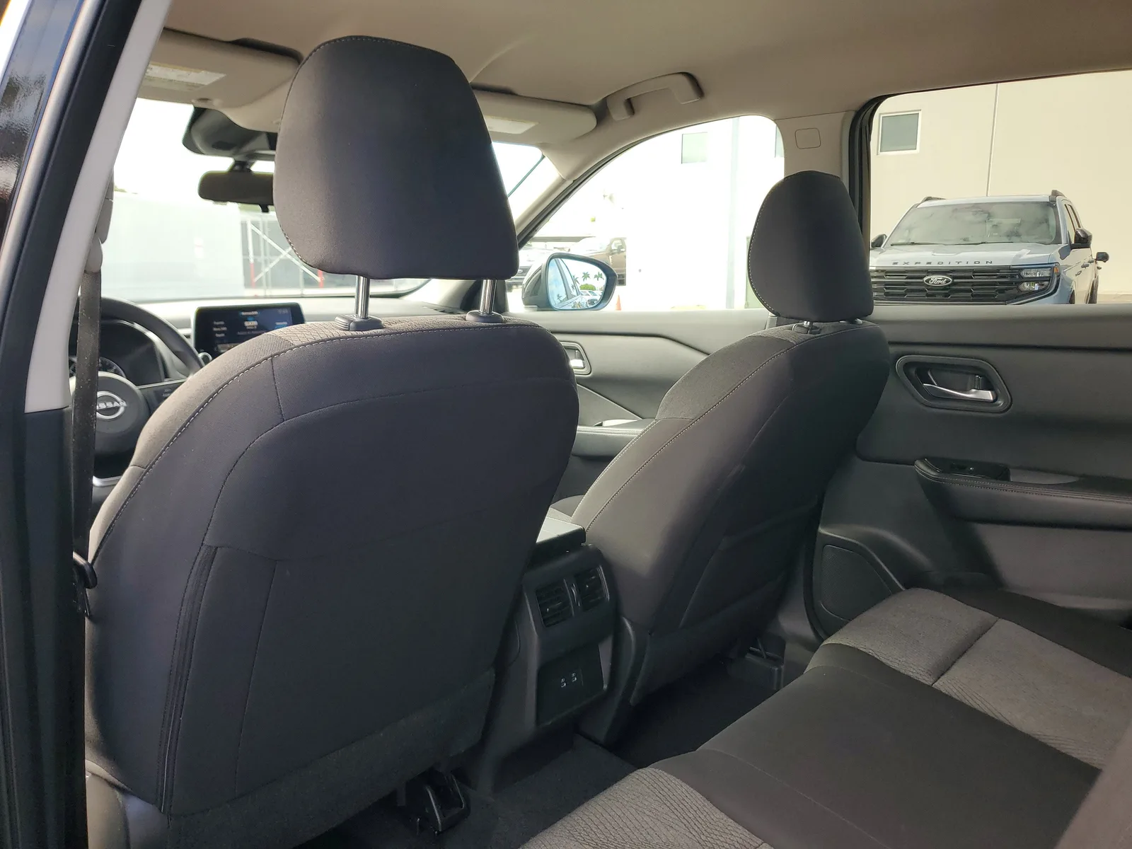 2024 Nissan Rogue SV photo 14