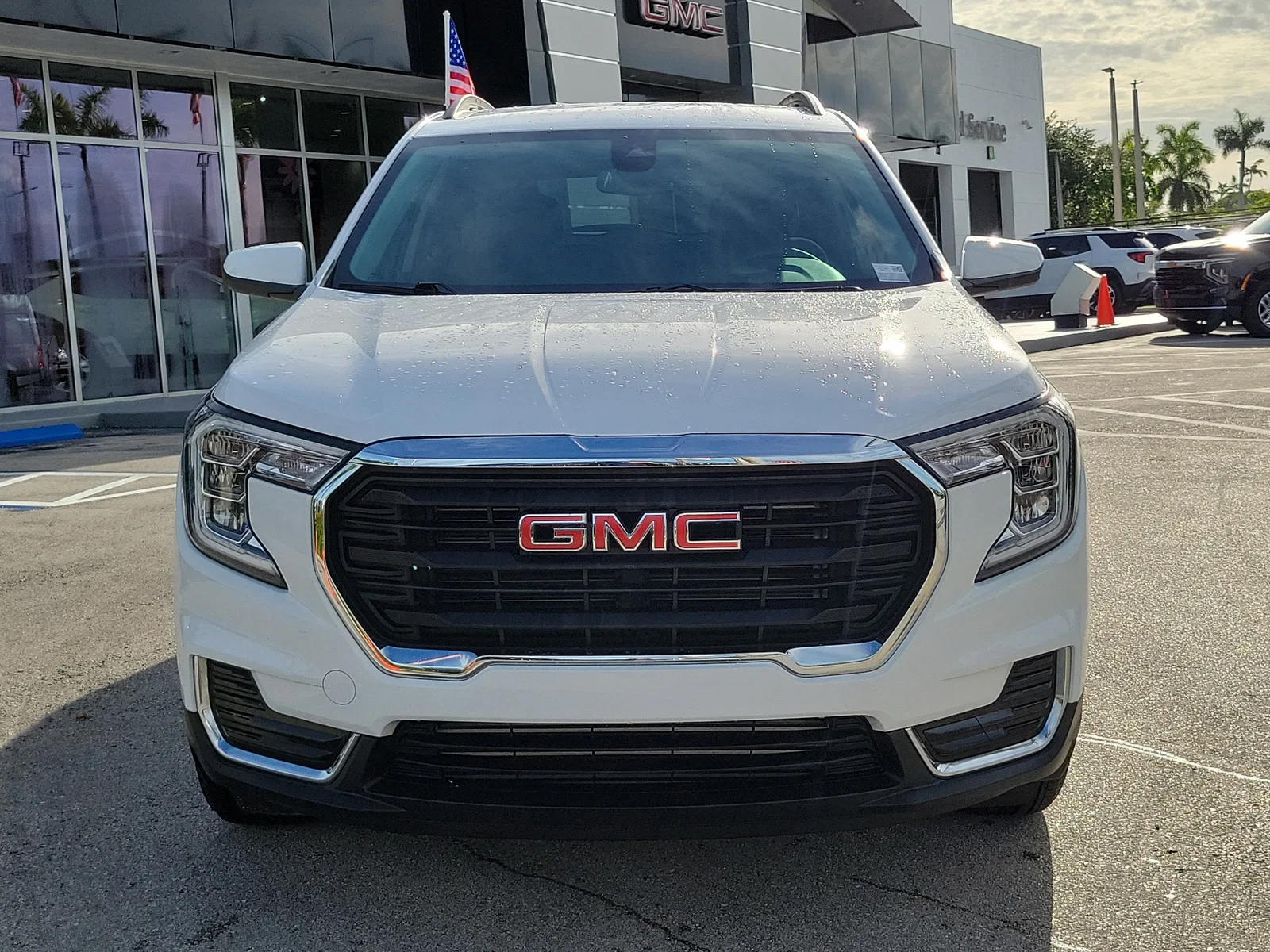2023 GMC Terrain SLE photo 2